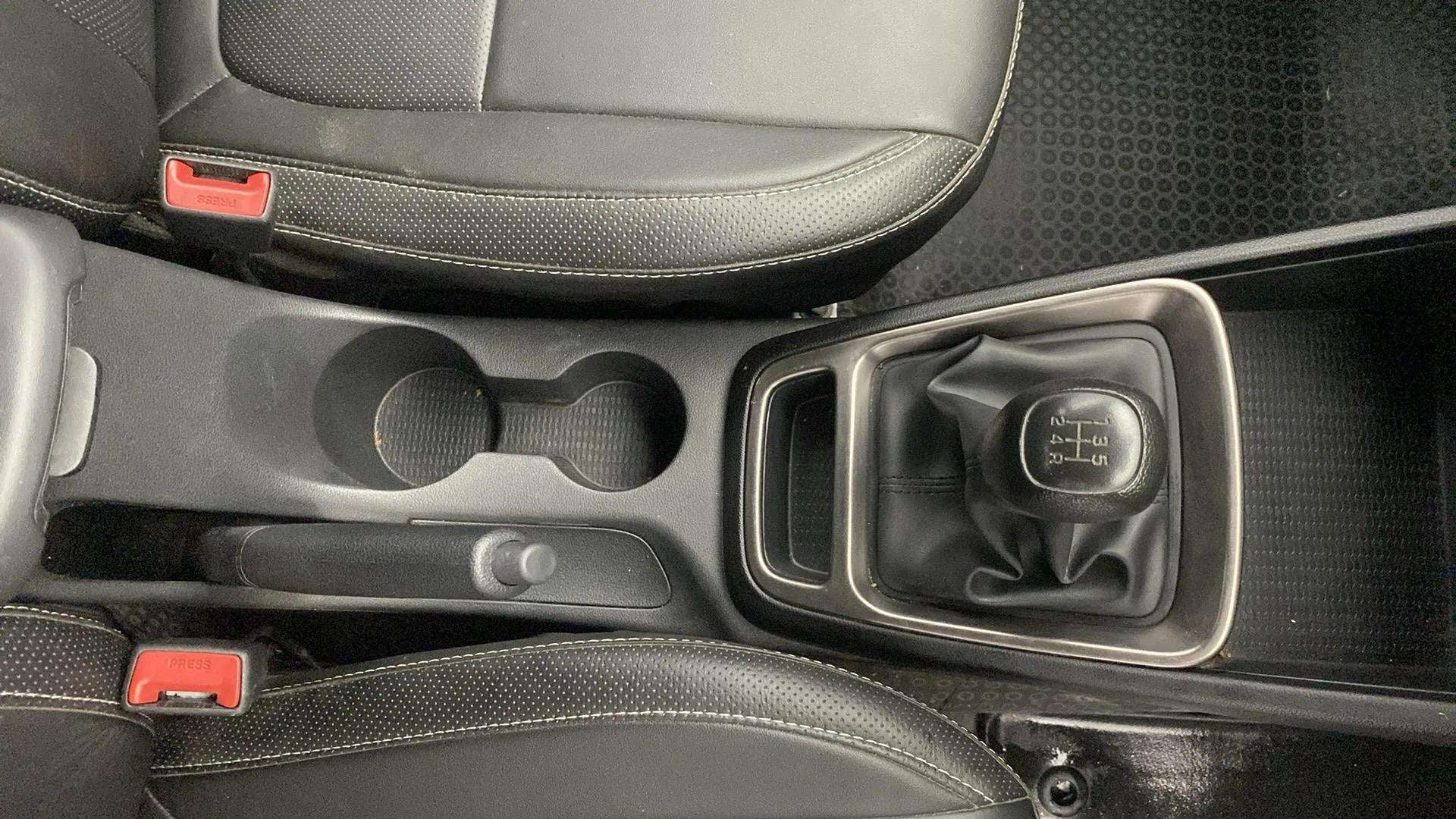 Center console and gear lever of a Hyundai Venue