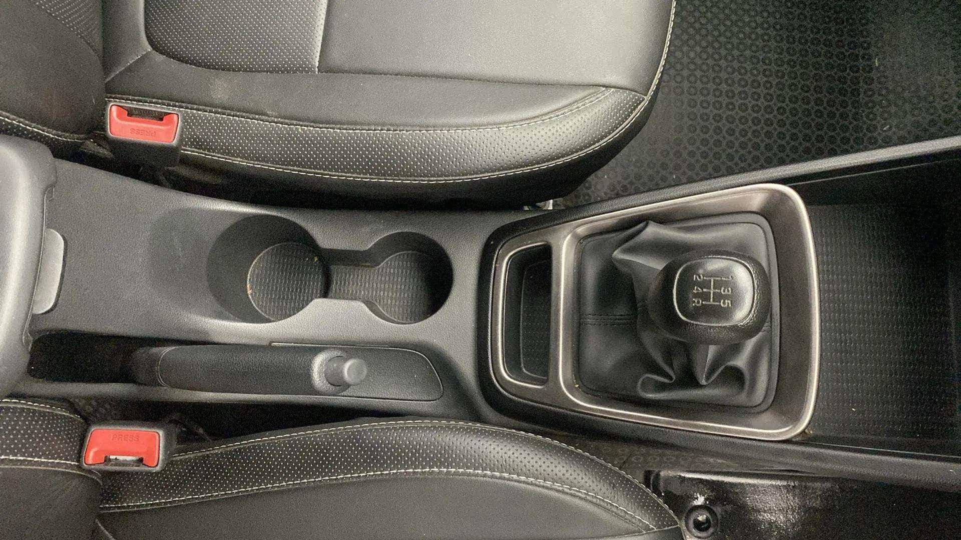 Center console and gear lever of a Hyundai Venue