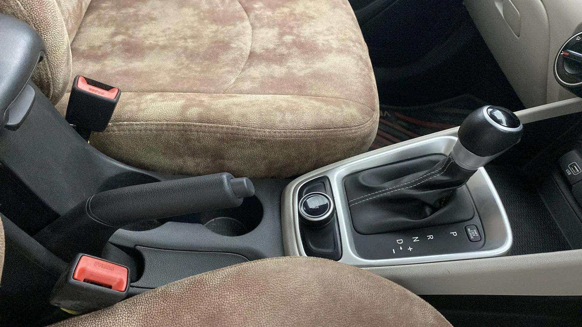 Gear lever and center console of a Hyundai Venue