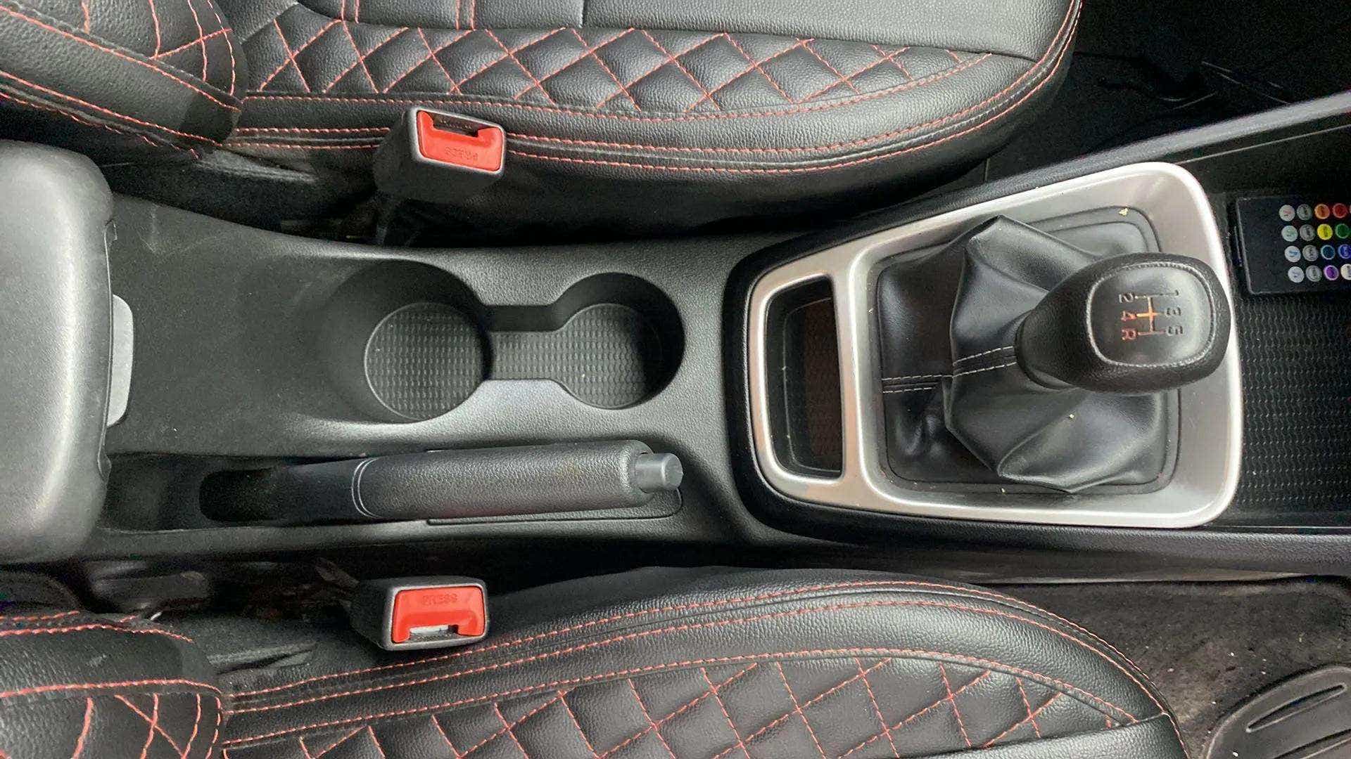 Gear shifter and center console of a Hyundai Venue