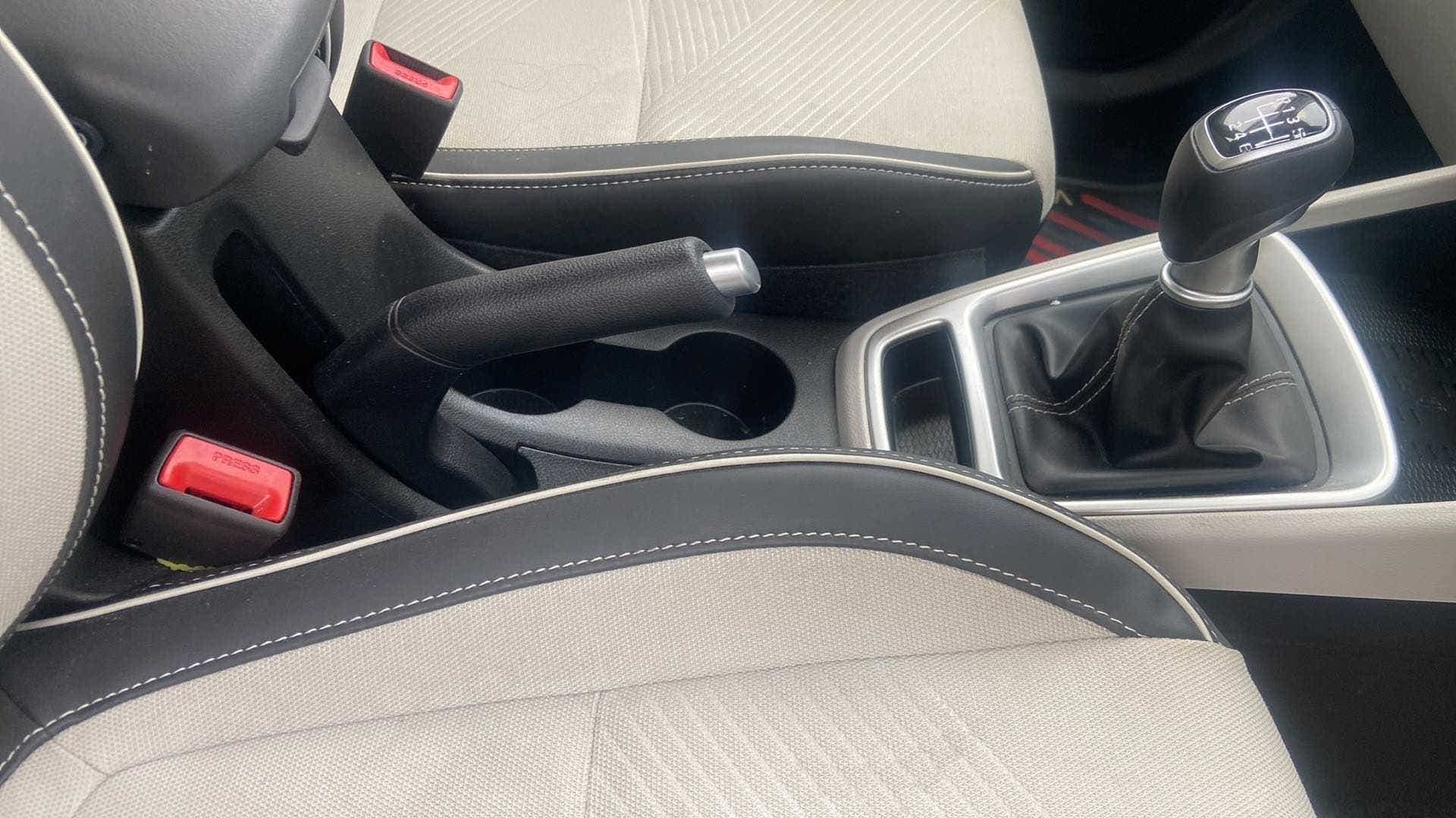 Centre console and gear lever of a Hyundai Venue