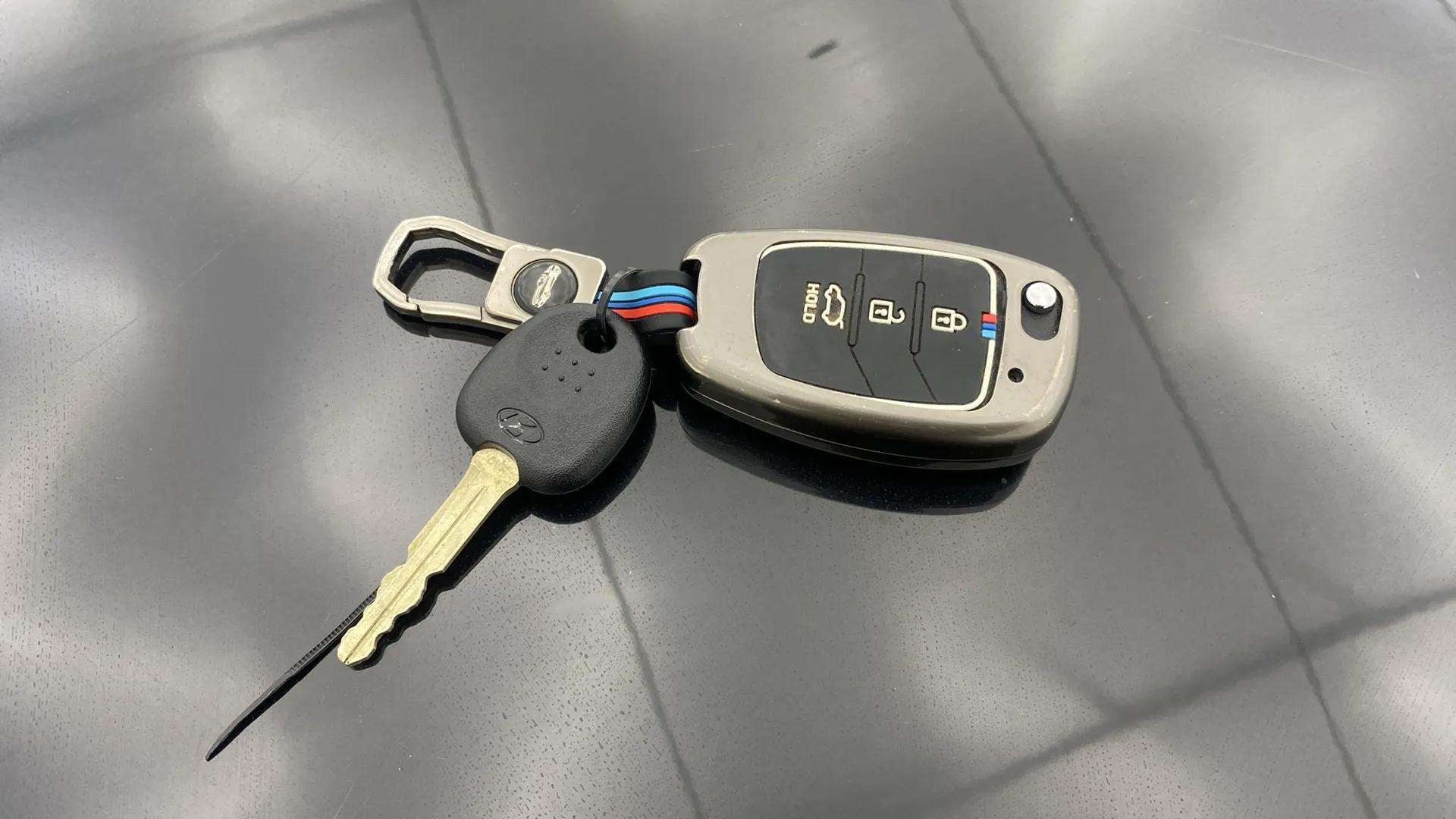 Car key and remote of a Hyundai Venue