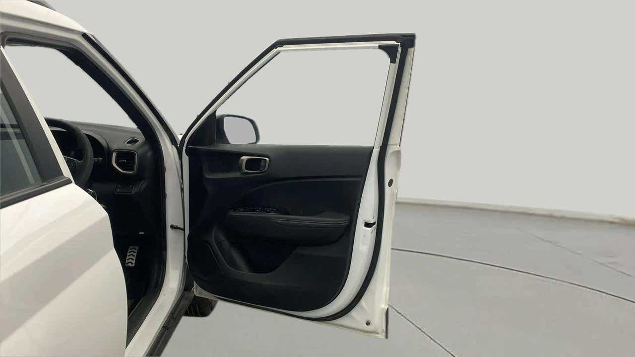 Driver side door of a Hyundai Venue