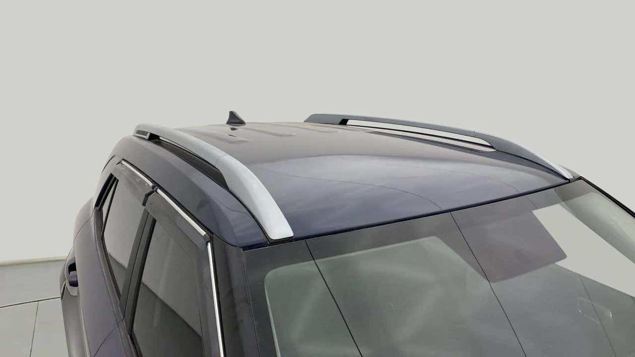 Roof rail close-up of a Hyundai Venue