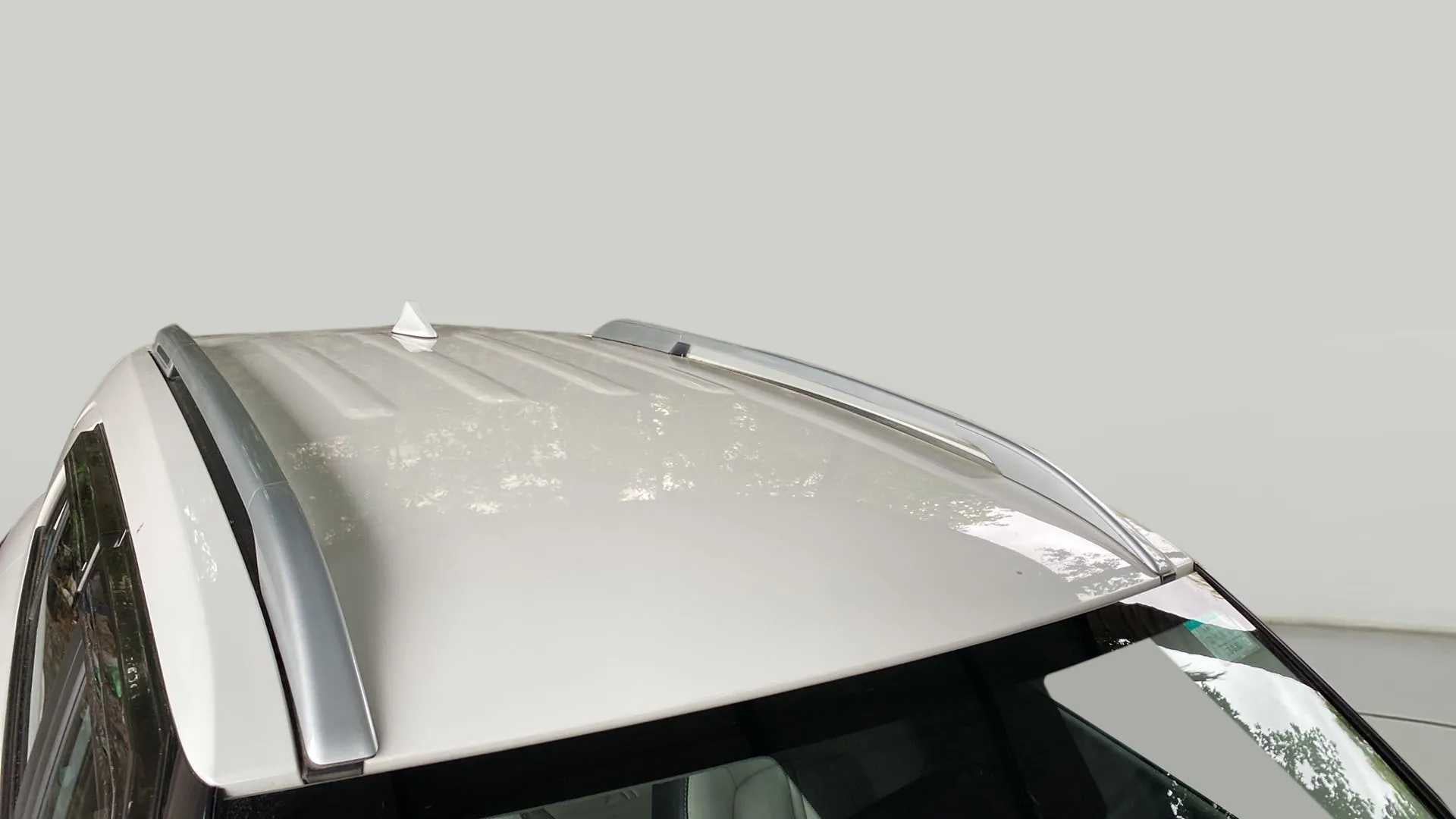 Roof rail close-up of a Hyundai Venue