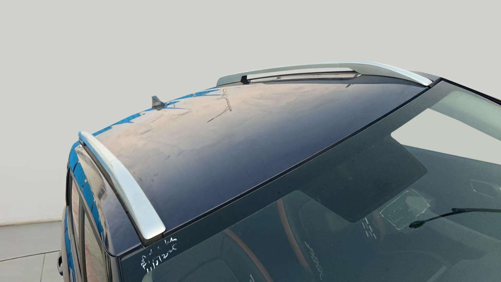 Roof and roof rails of a Hyundai Venue