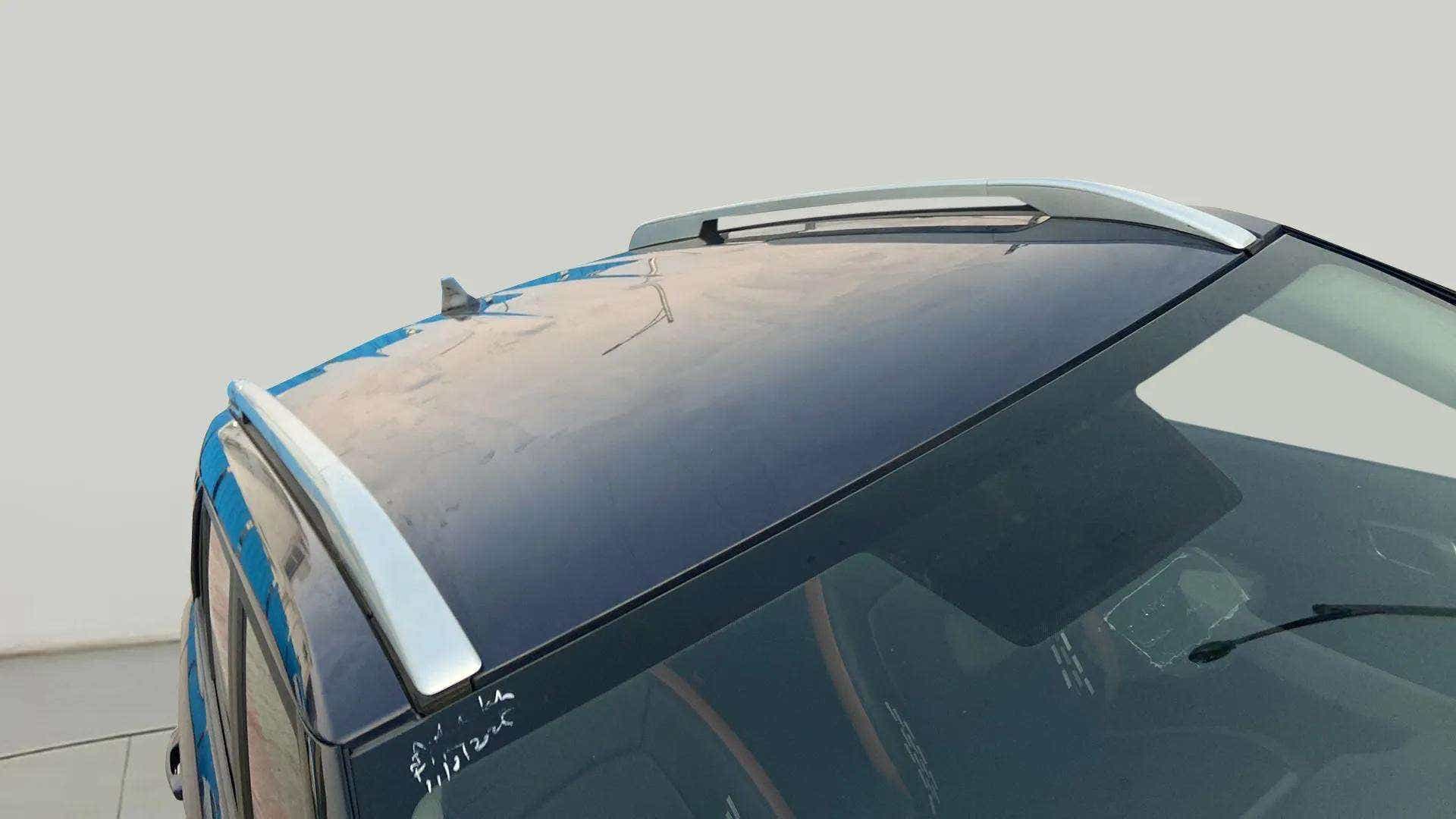 Roof and roof rails of a Hyundai Venue