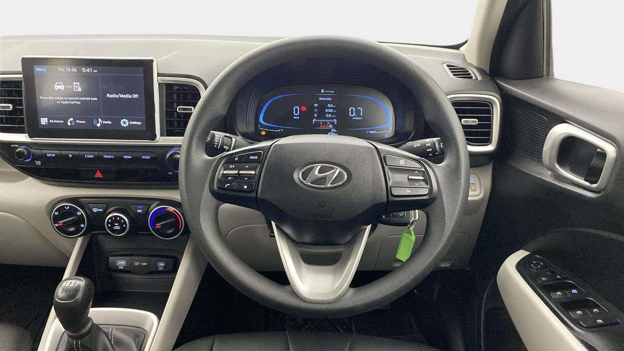Dashboard and steering wheel of a Hyundai Venue