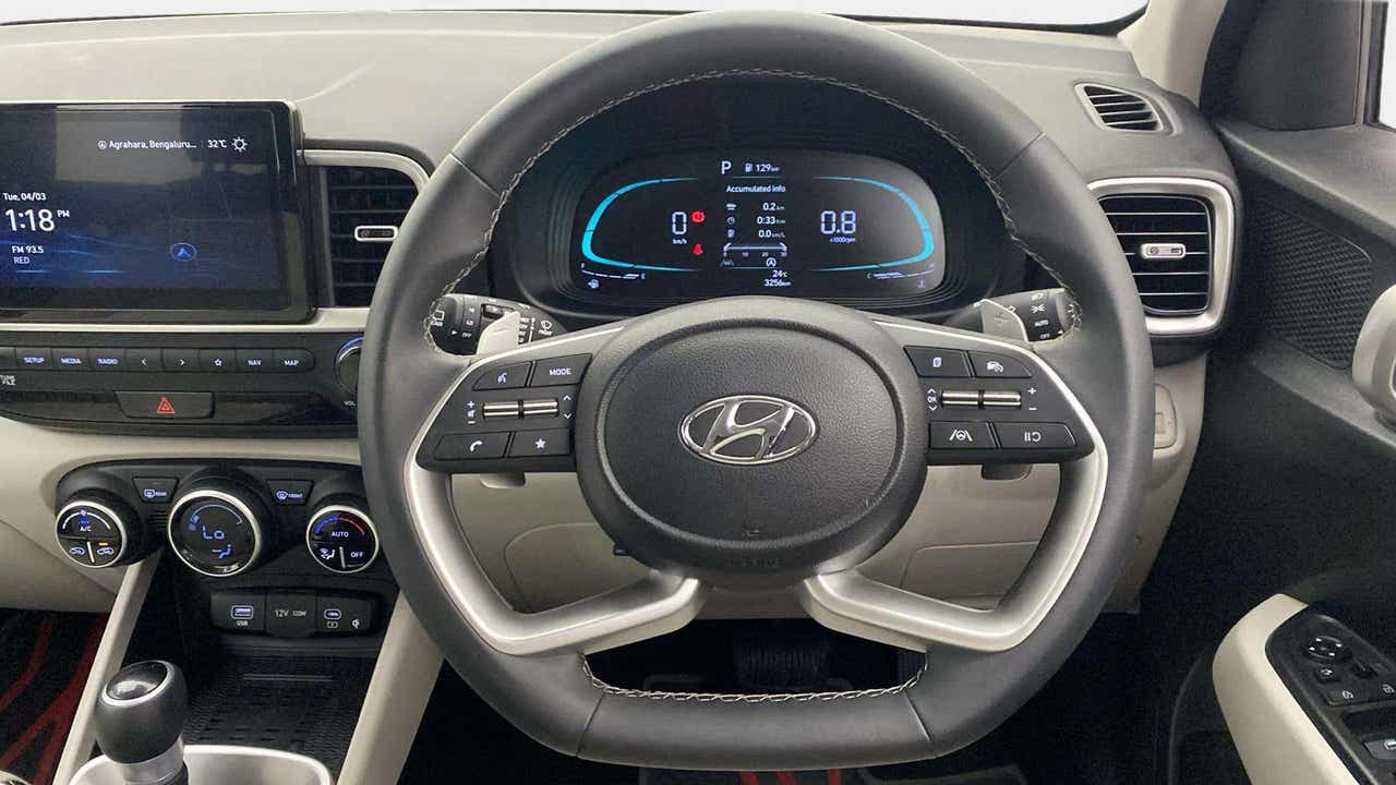 Dashboard and steering wheel of a Hyundai Venue