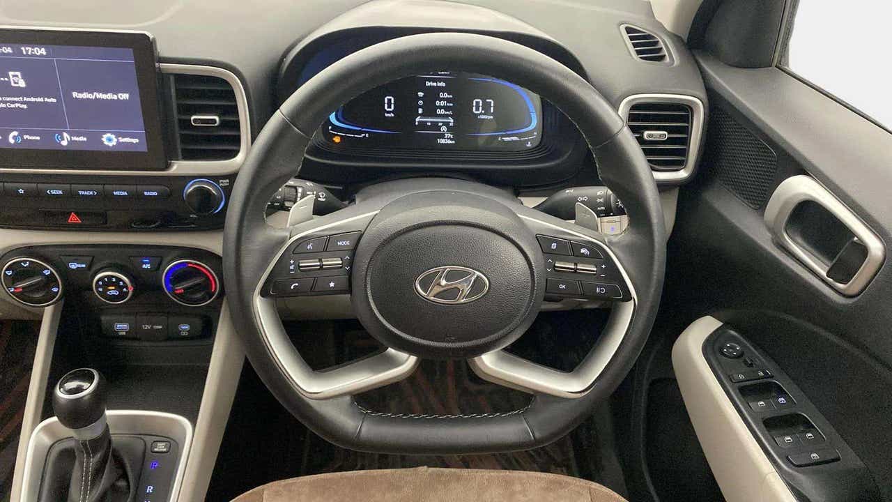 Dashboard and steering wheel of a Hyundai Venue