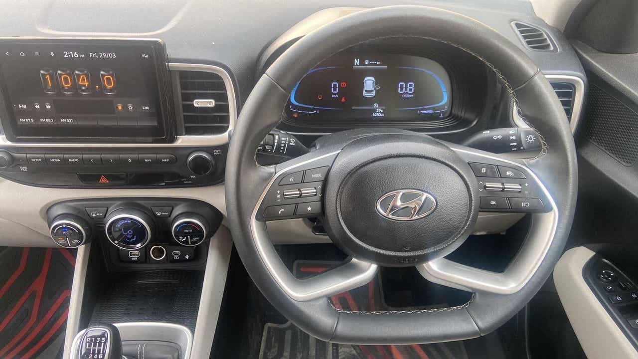 Dashboard and steering wheel of a Hyundai Venue interior