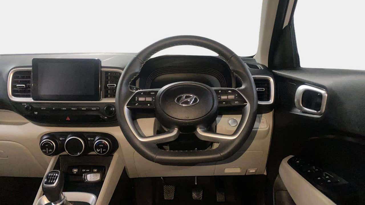 Dashboard and steering wheel of a Hyundai Venue
