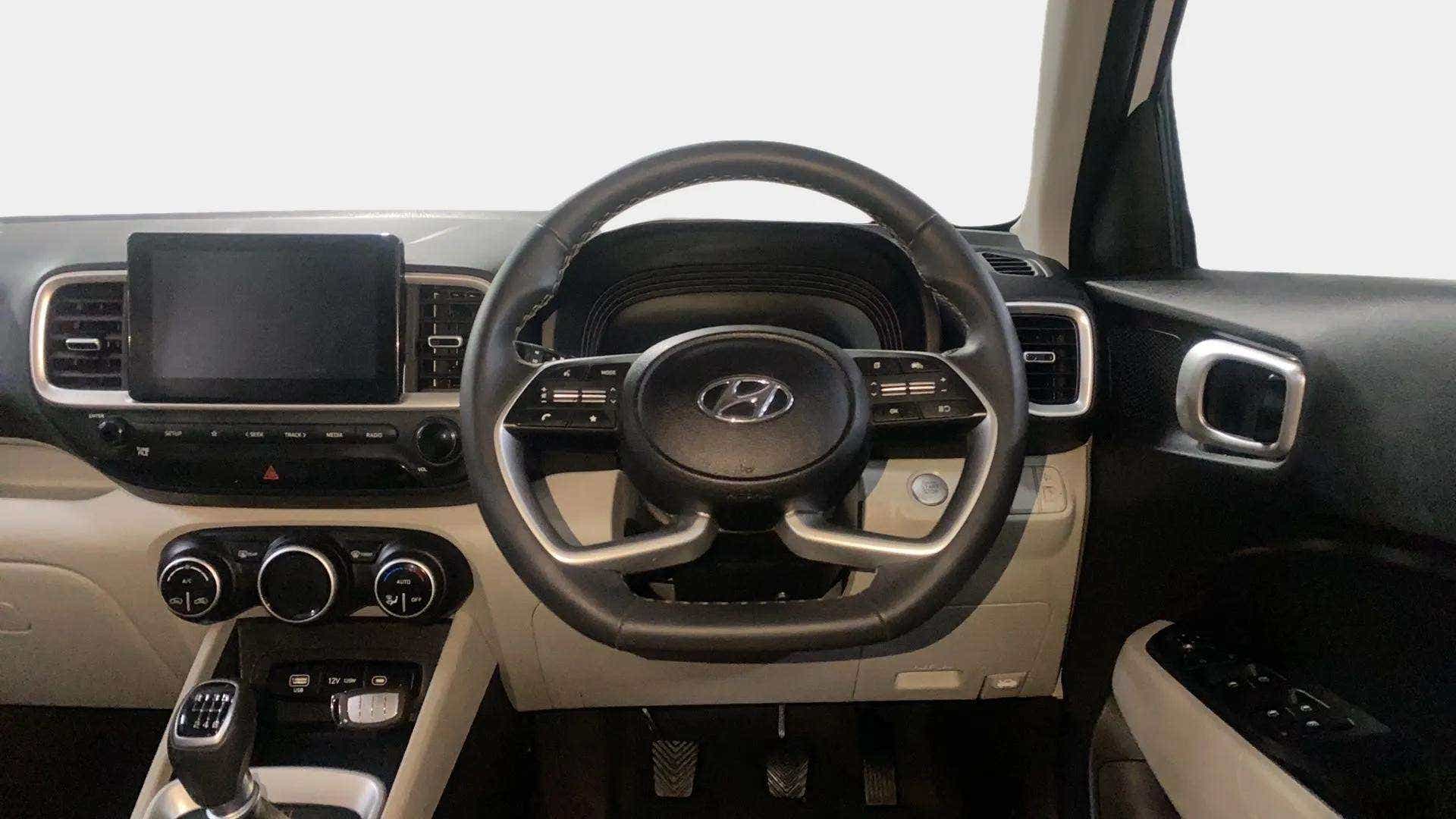 Dashboard and steering wheel of a Hyundai Venue