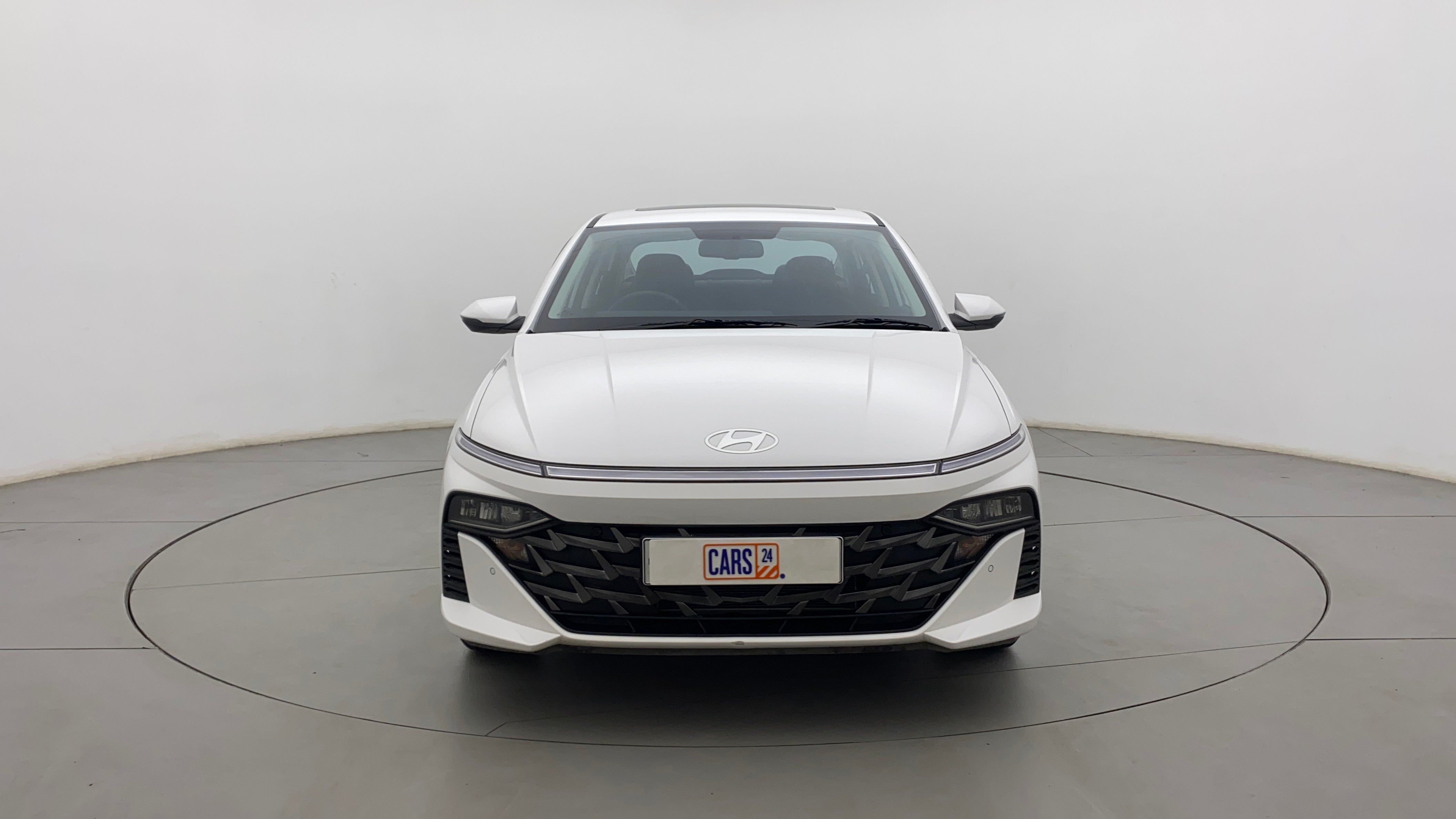 Front view of a Hyundai Verna