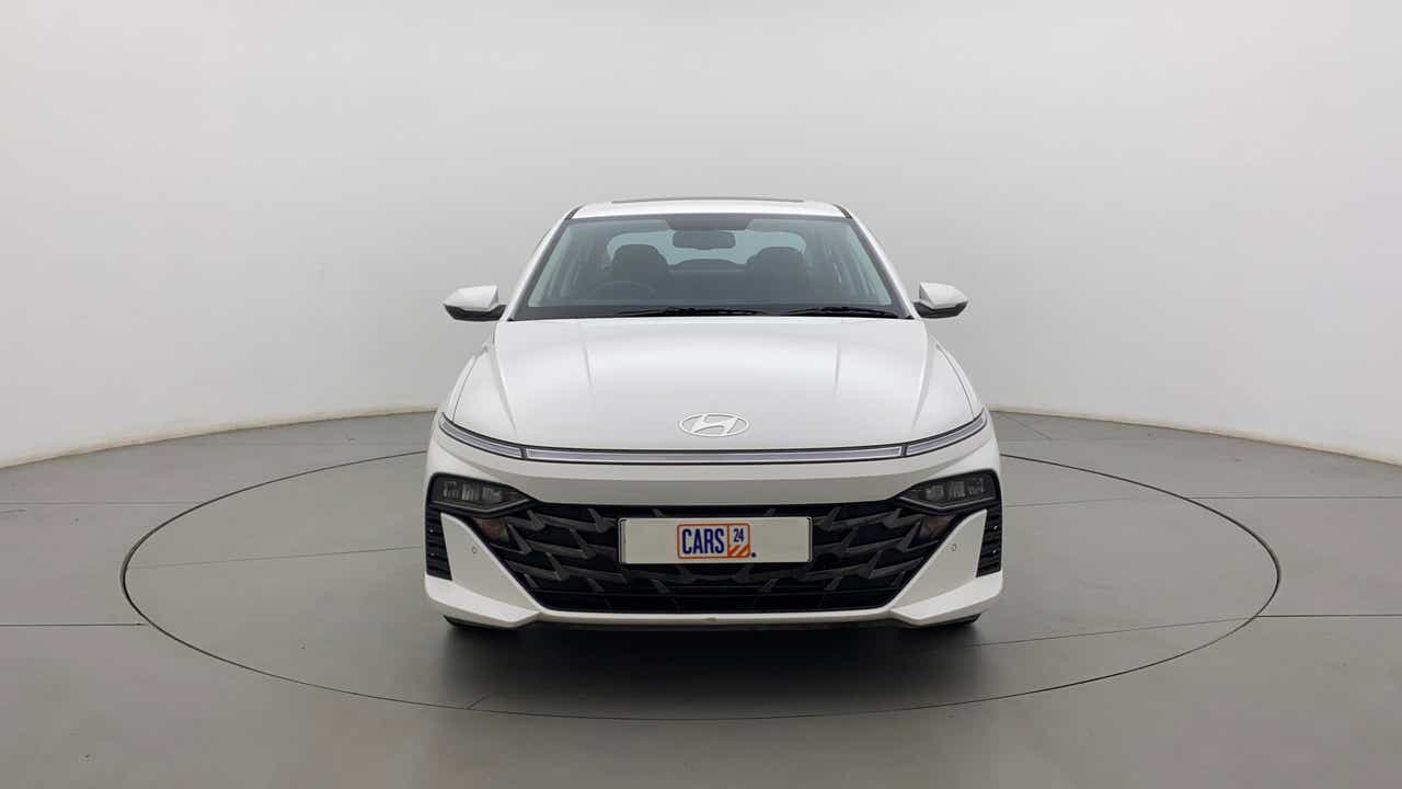 Front view of a Hyundai Verna