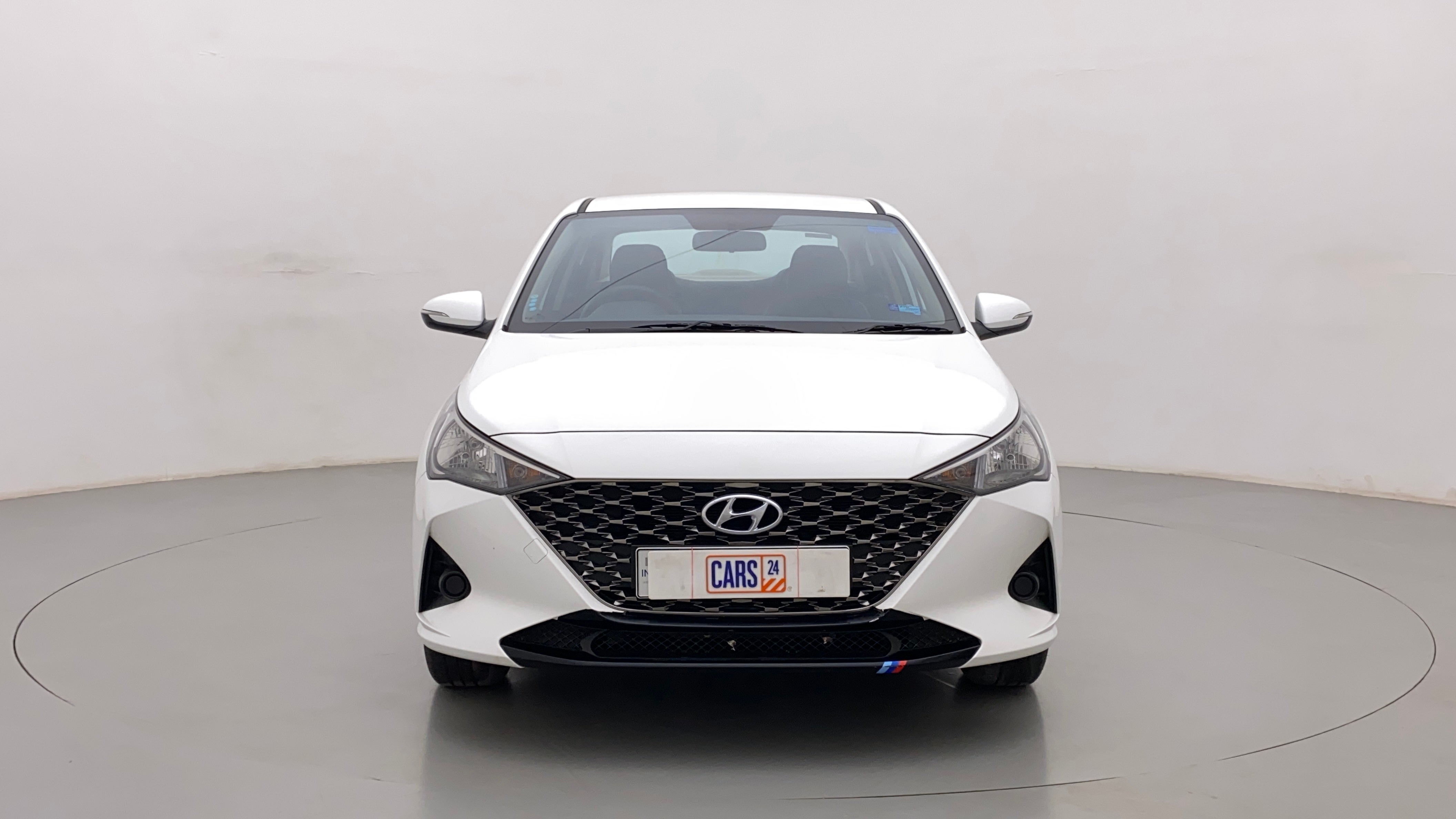 Front view of a Hyundai Verna