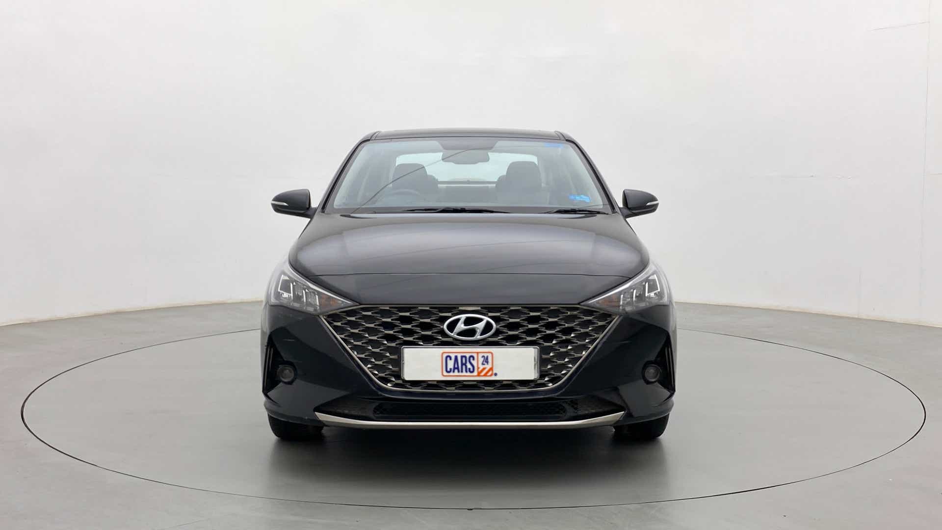 Front view of a Hyundai Verna