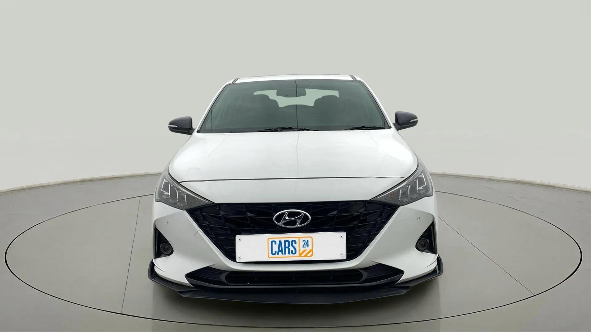 Front view of a Hyundai Verna