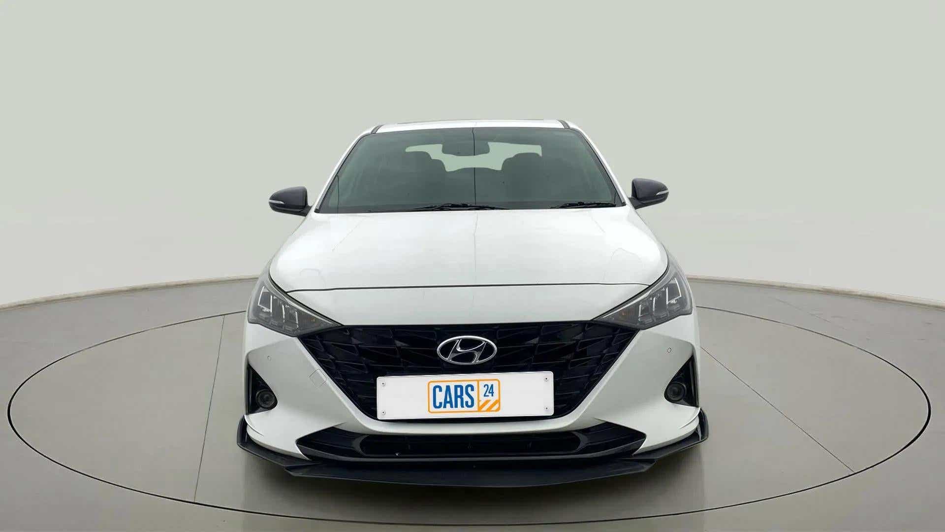 Front view of a Hyundai Verna