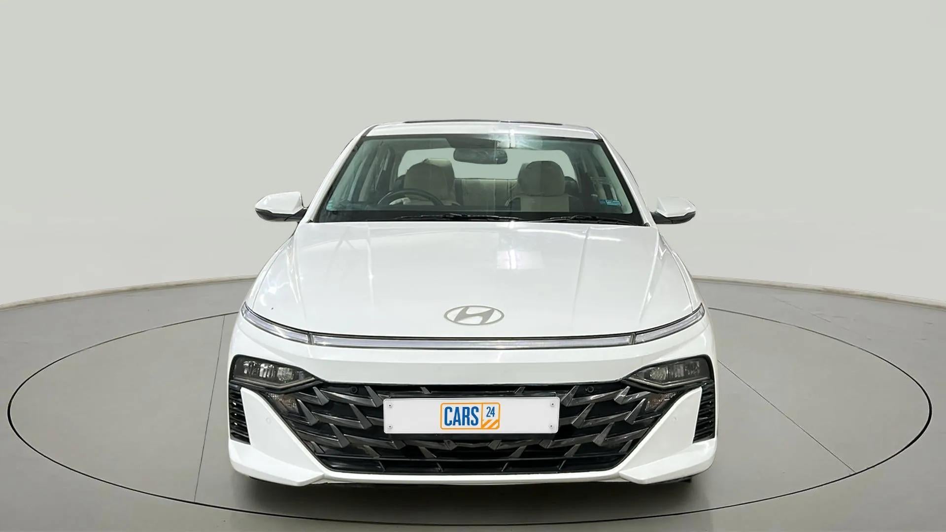 Front view of a Hyundai Verna