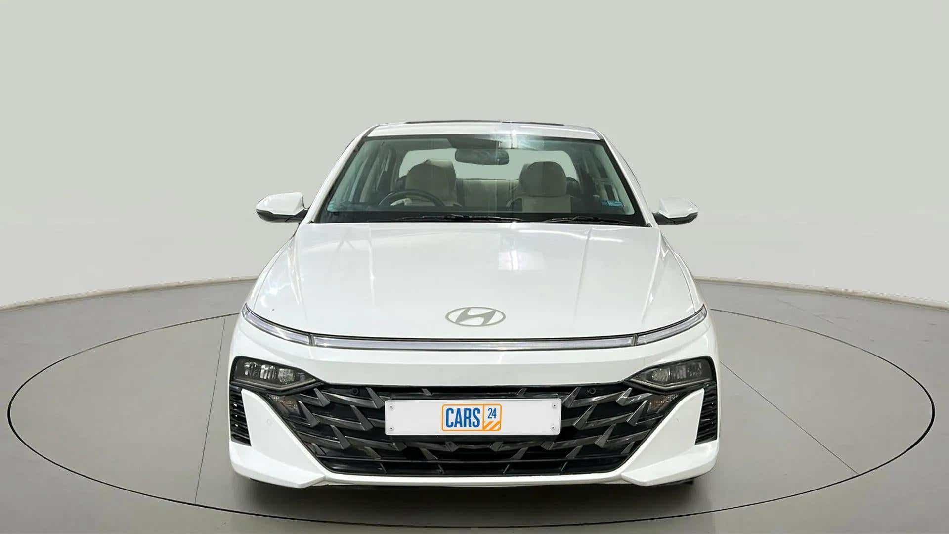 Front view of a Hyundai Verna