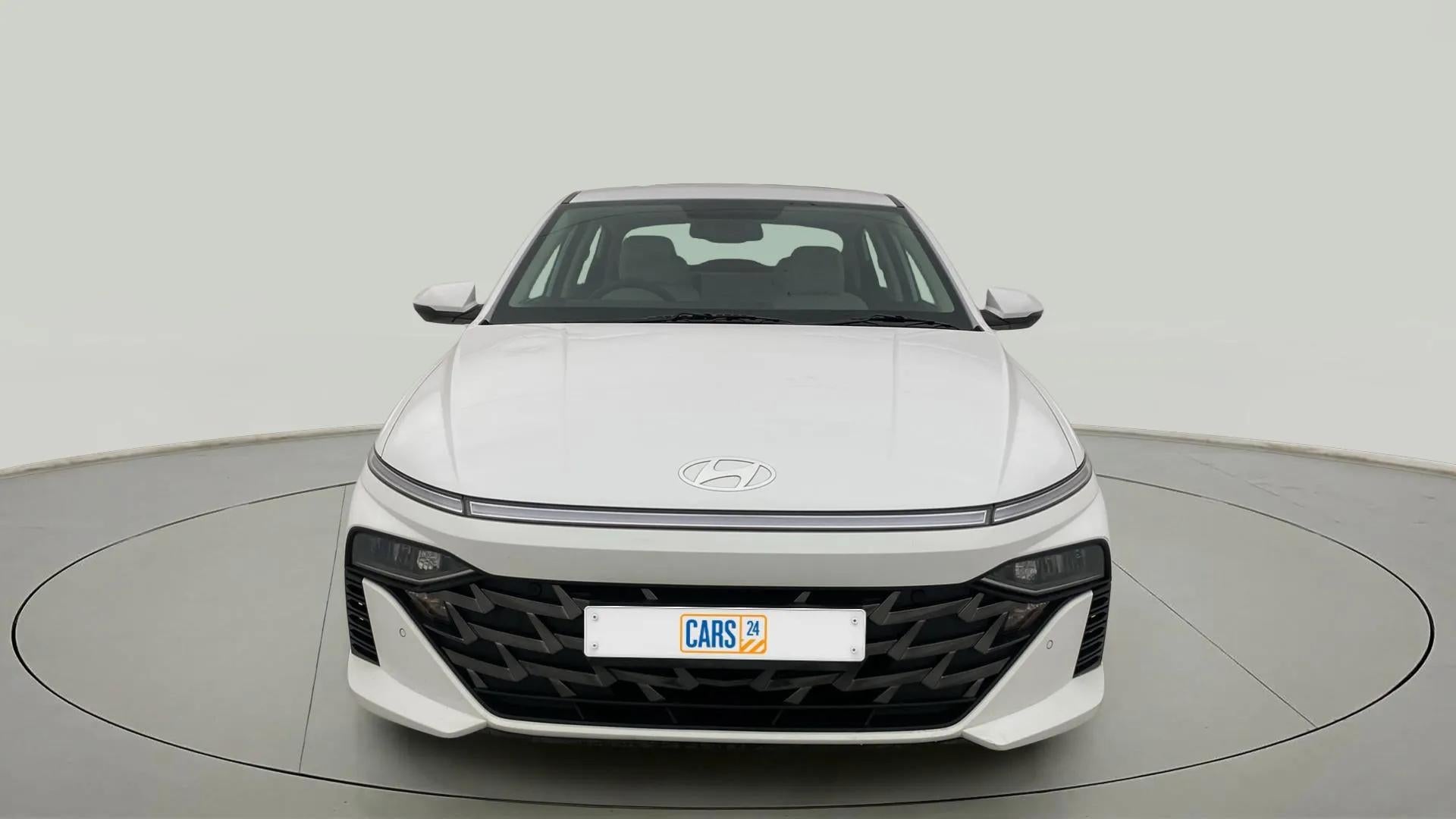 Front view of a Hyundai Verna