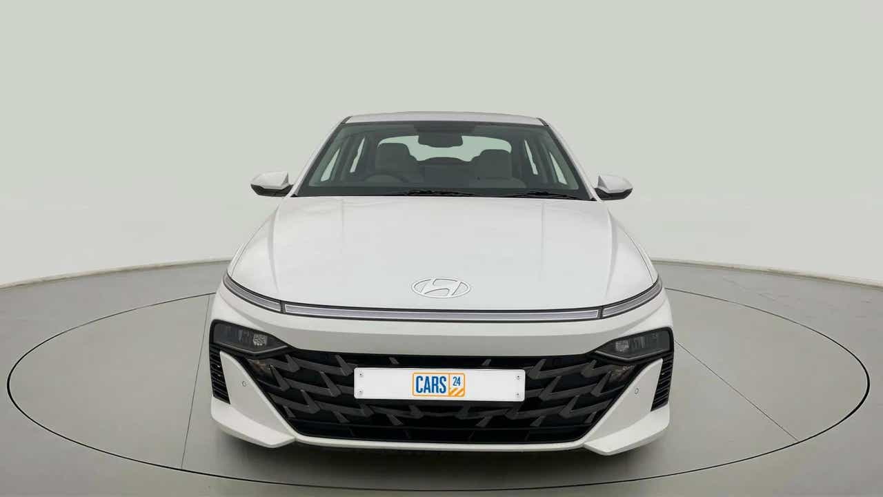 Front view of a Hyundai Verna