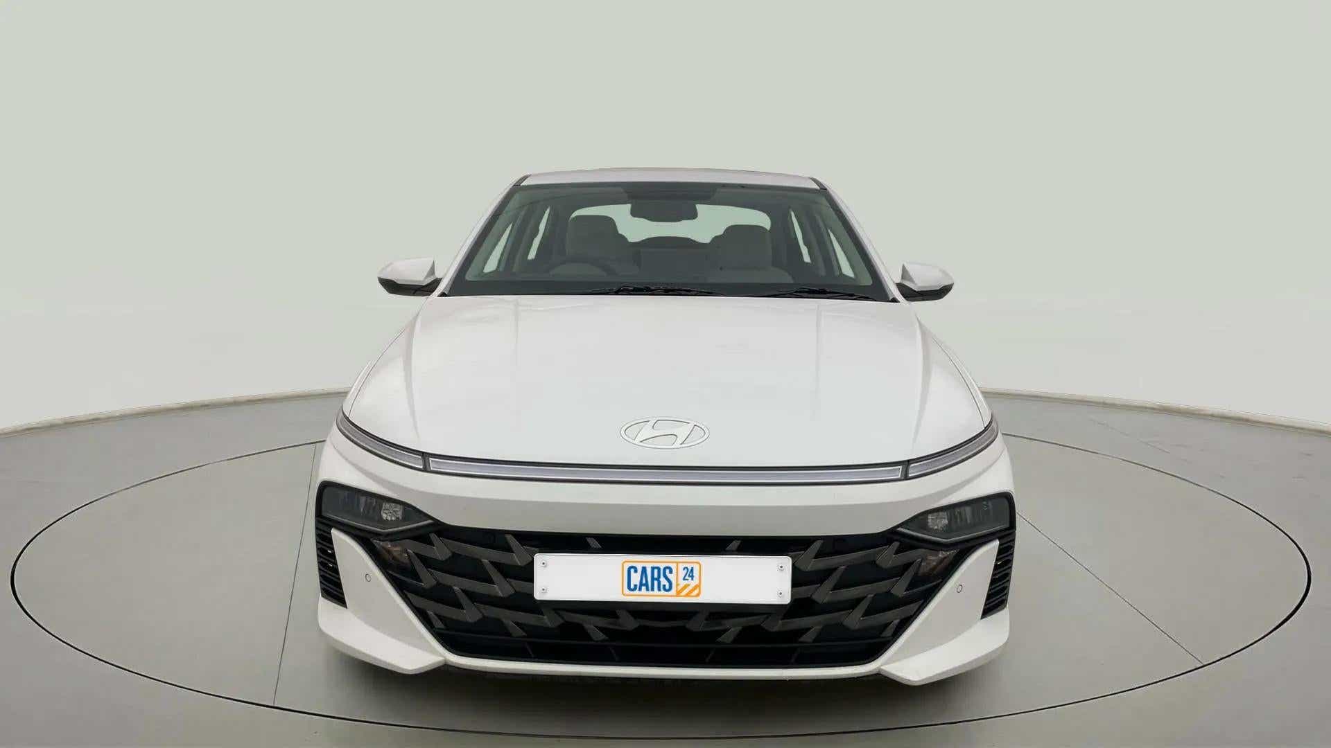 Front view of a Hyundai Verna