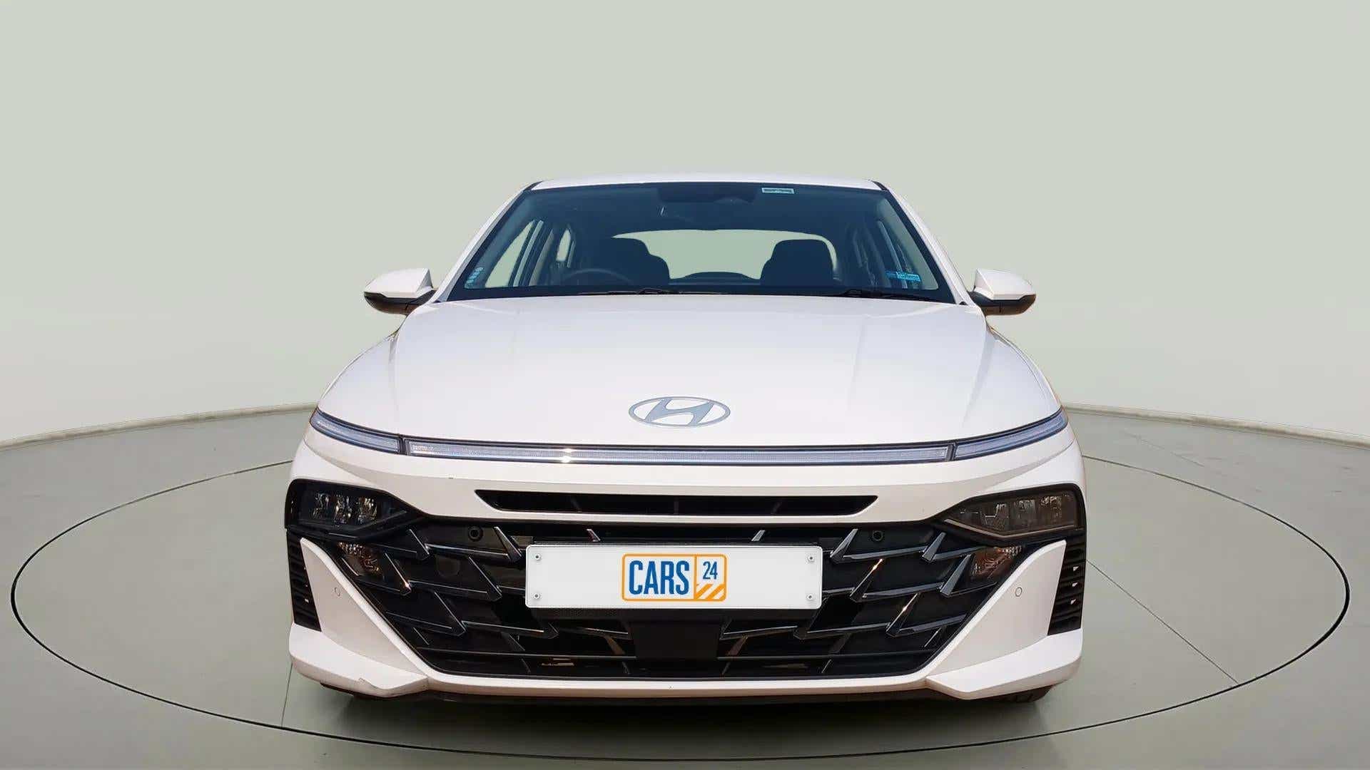 Front view of a Hyundai Verna