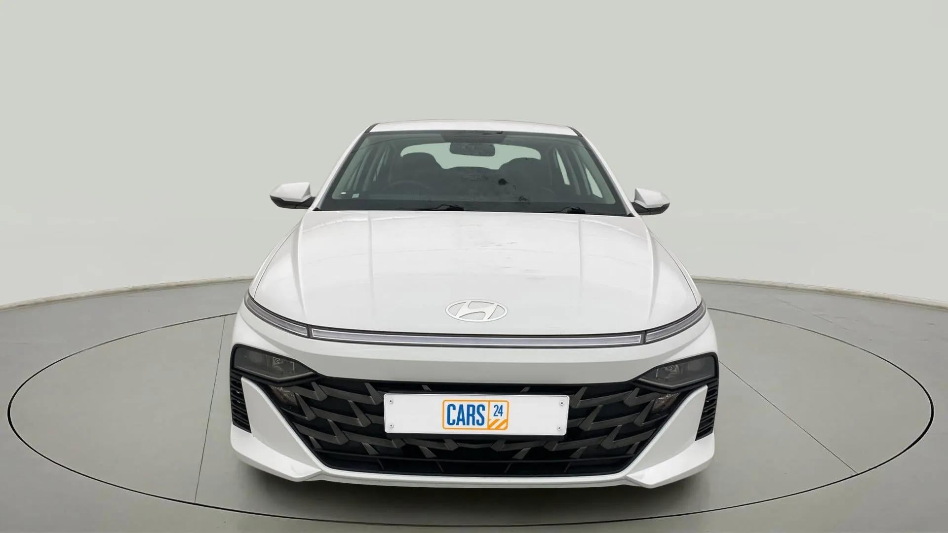 Front view of a Hyundai Verna