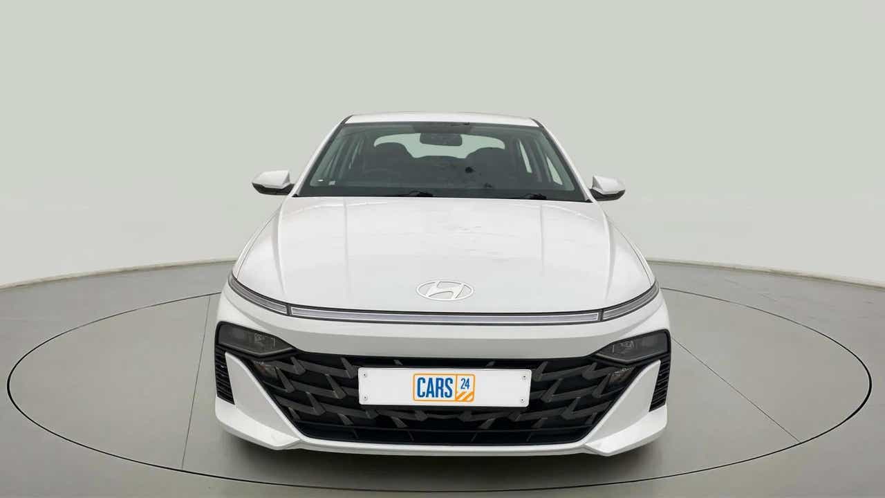 Front view of a Hyundai Verna