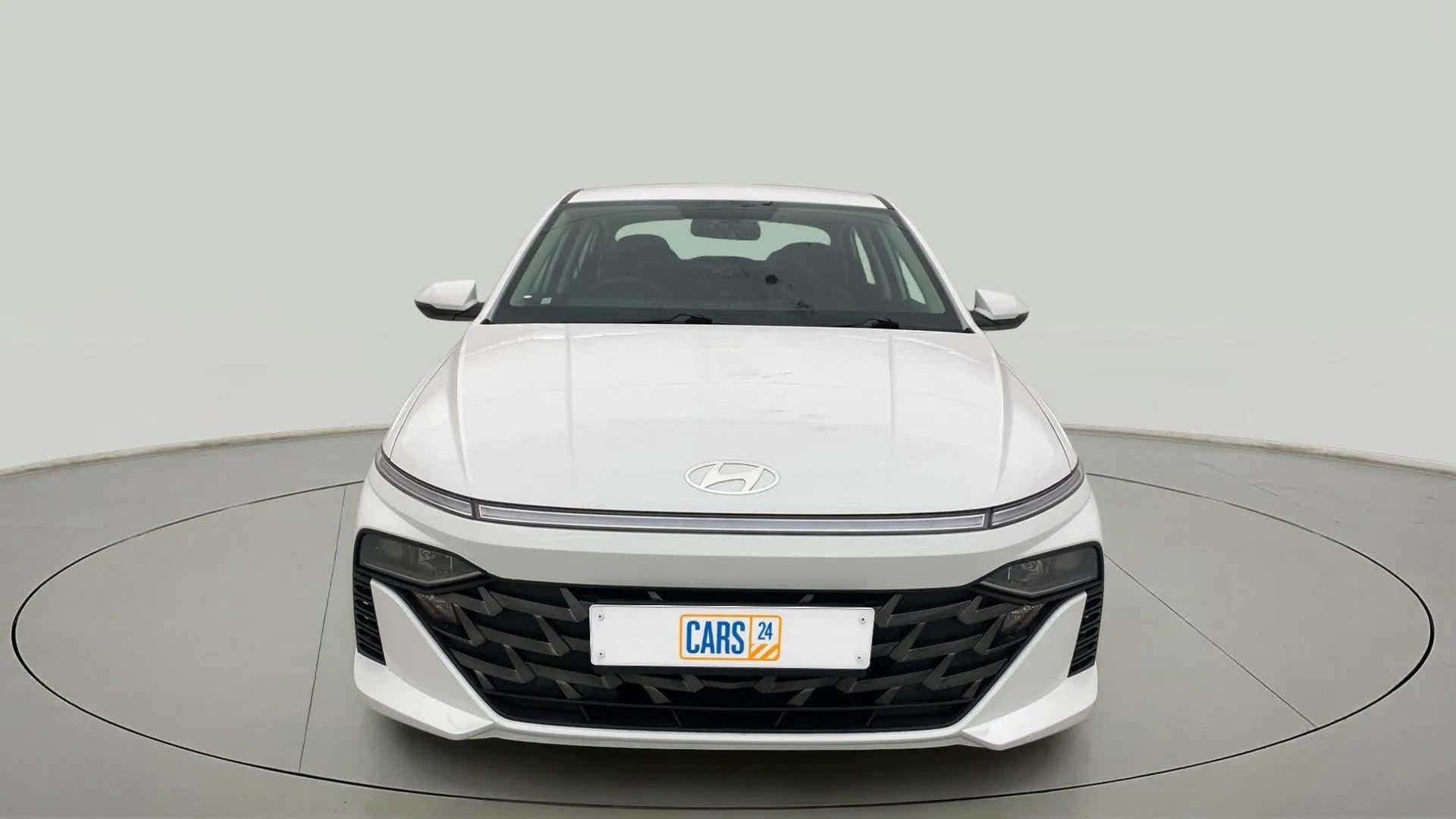 Front view of a Hyundai Verna