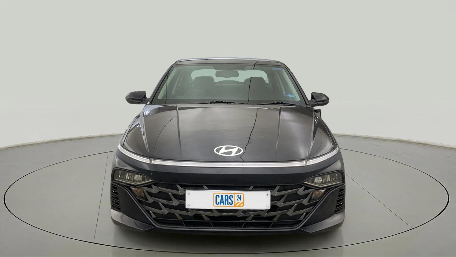 Front view of a Hyundai Verna