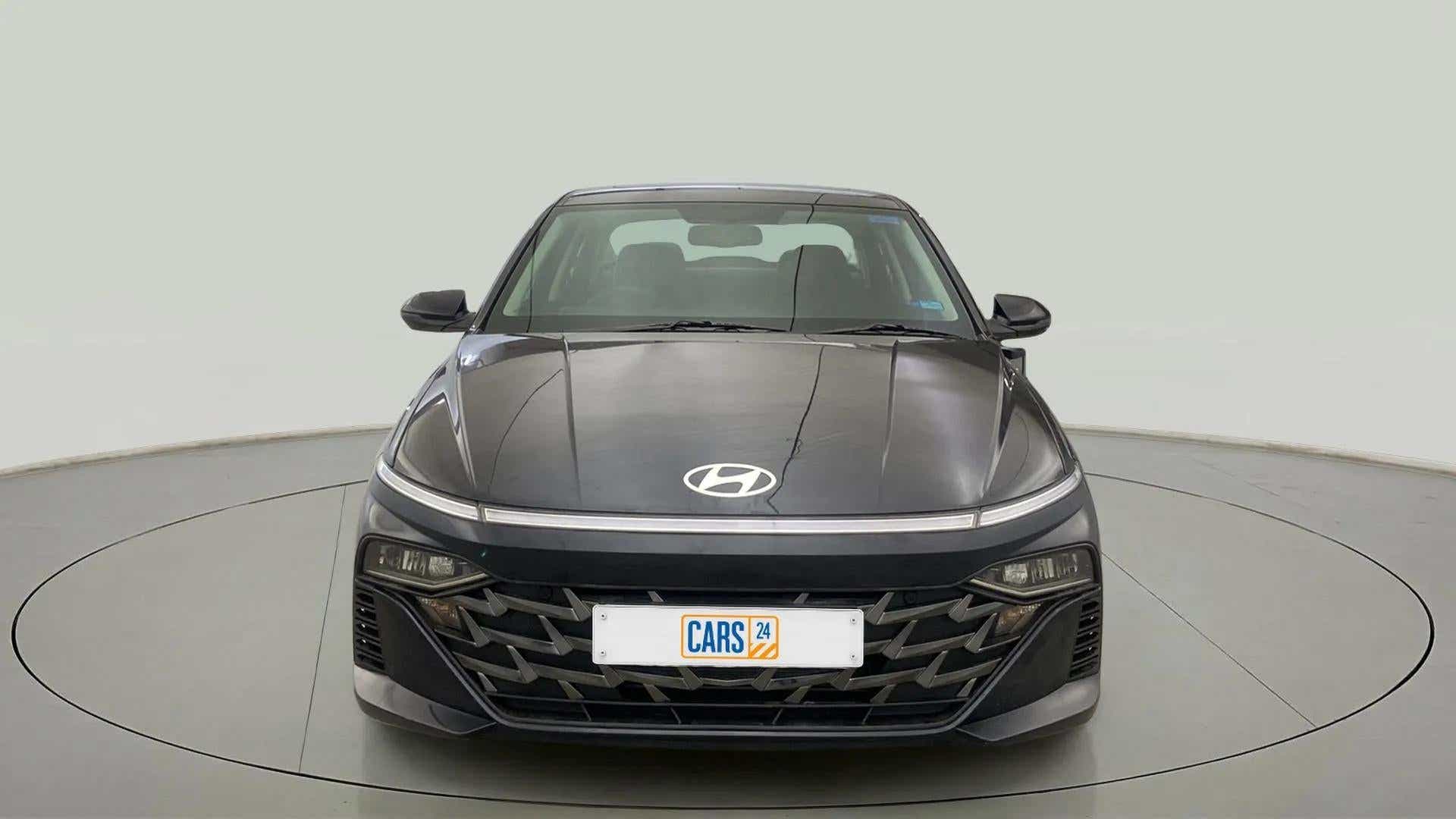 Front view of a Hyundai Verna