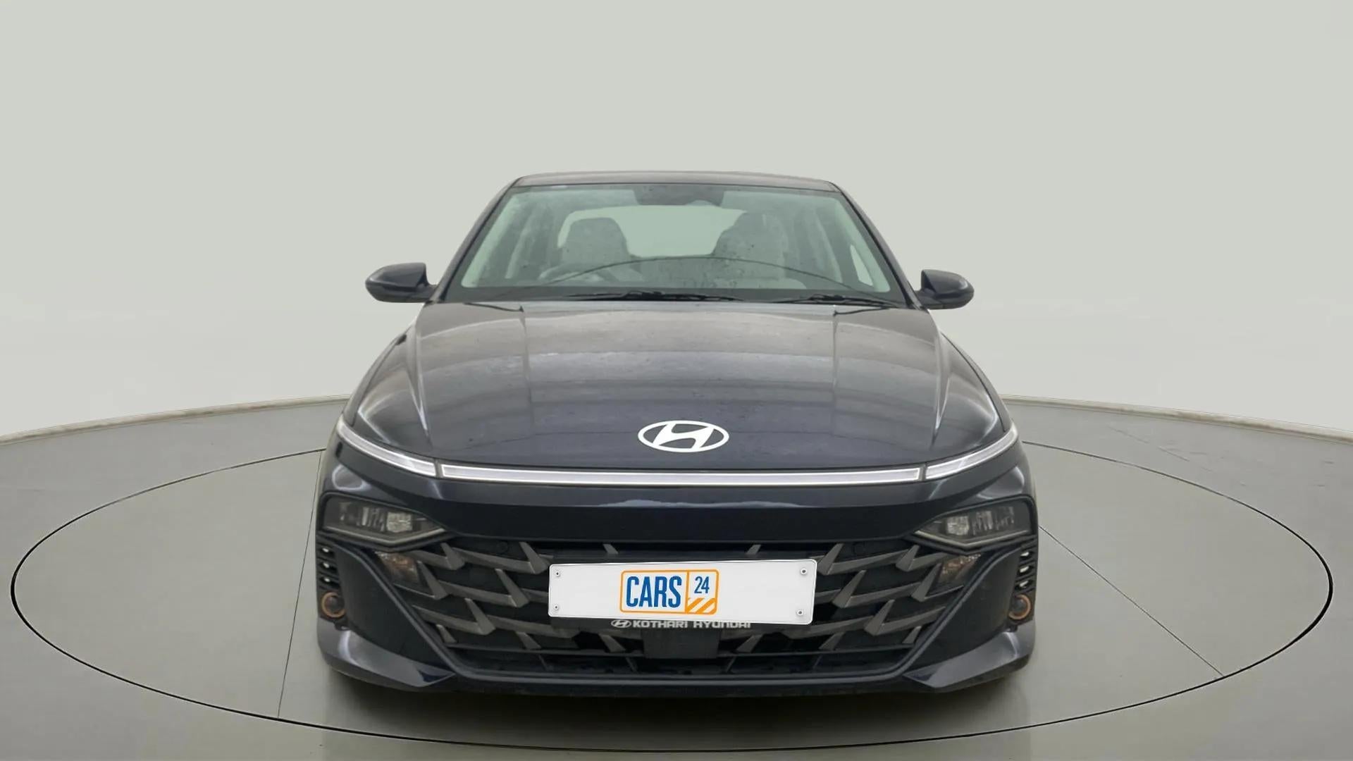 Front view of a Hyundai Verna