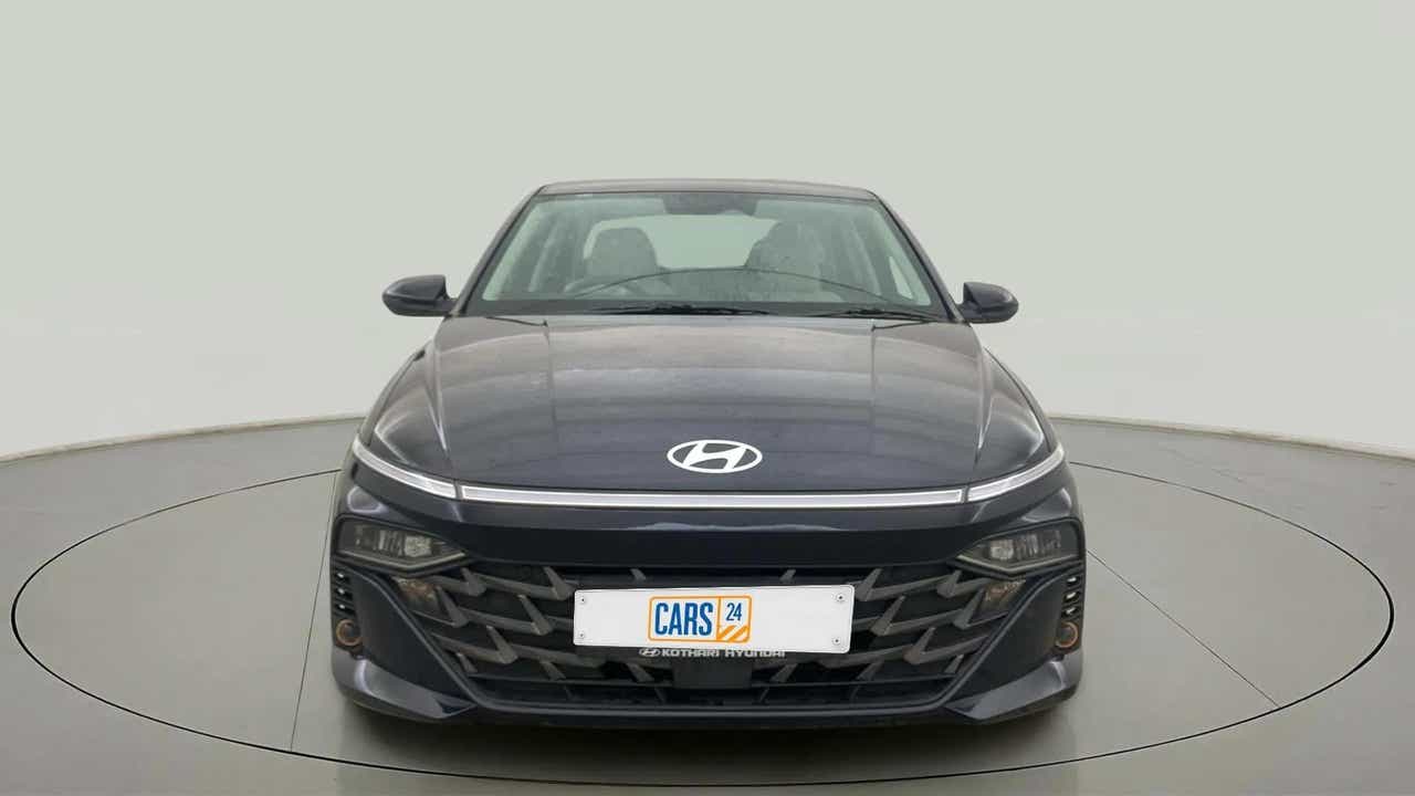 Front view of a Hyundai Verna