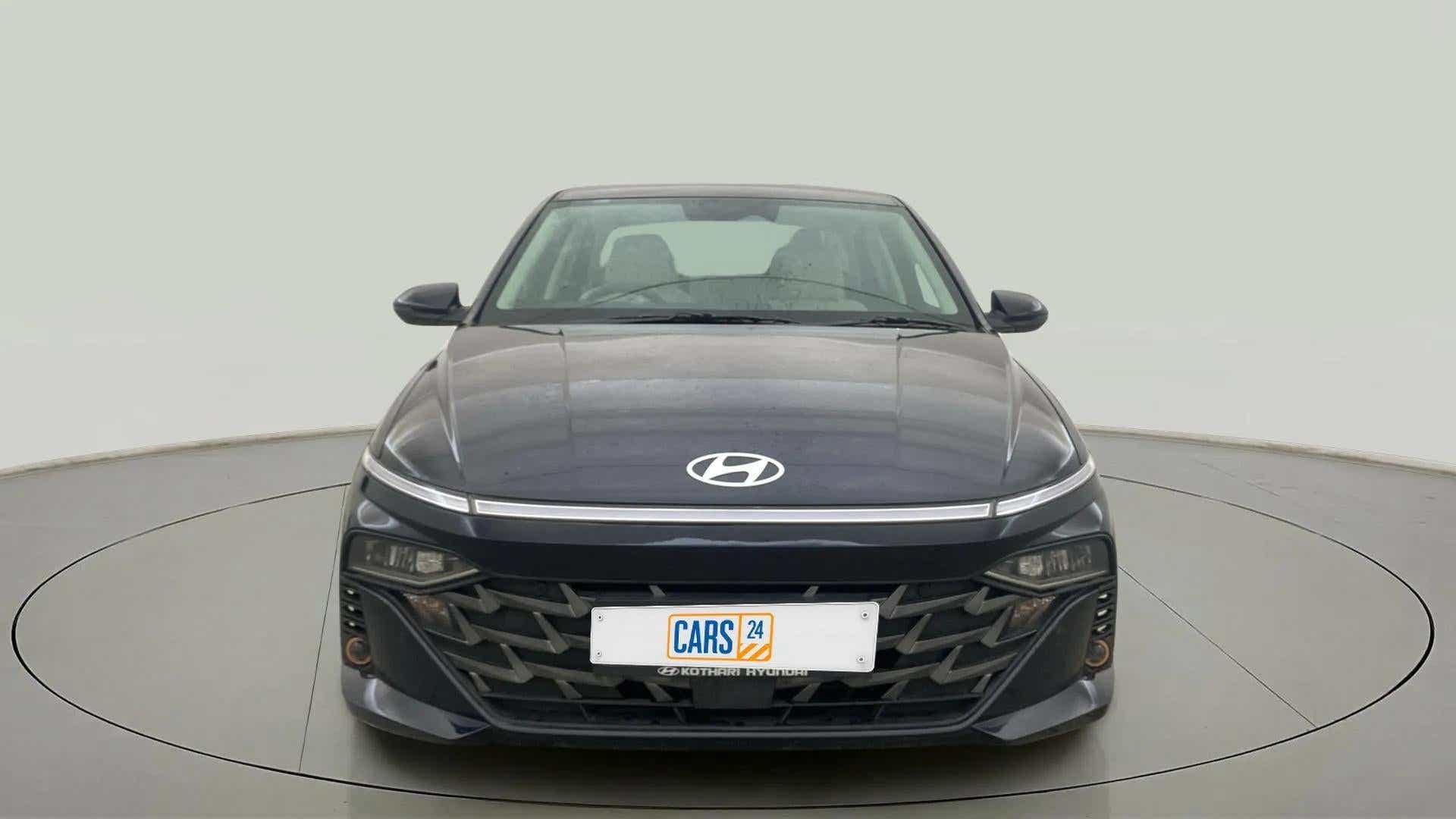 Front view of a Hyundai Verna