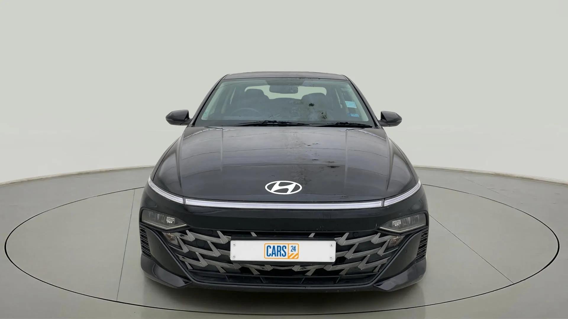 Front view of a Hyundai Verna