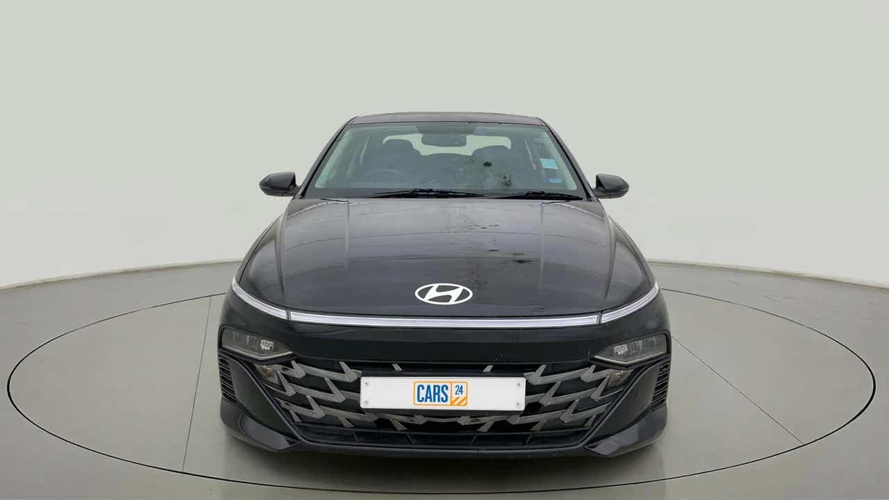 Front view of a Hyundai Verna