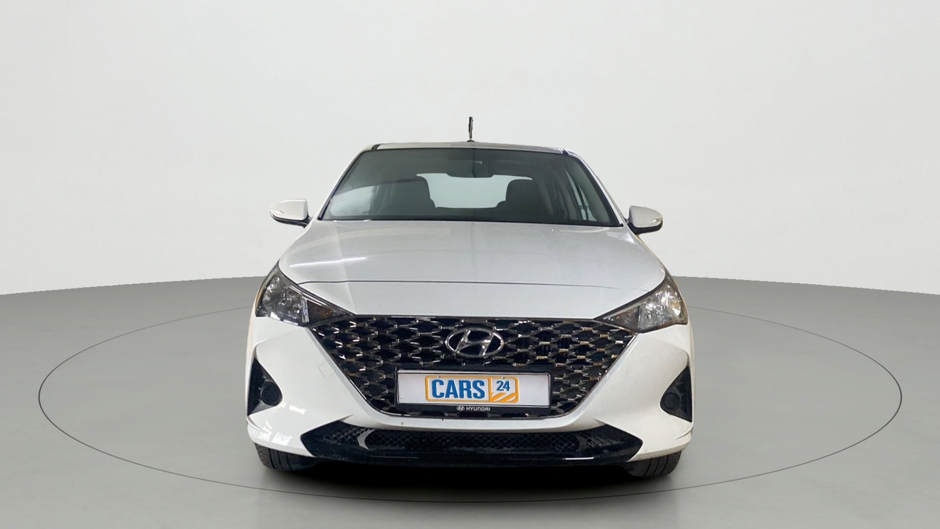 Front view of a Hyundai Verna