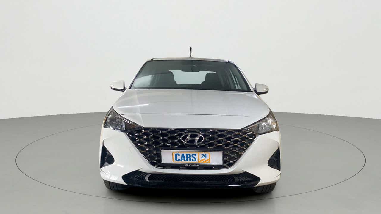 Front view of a Hyundai Verna