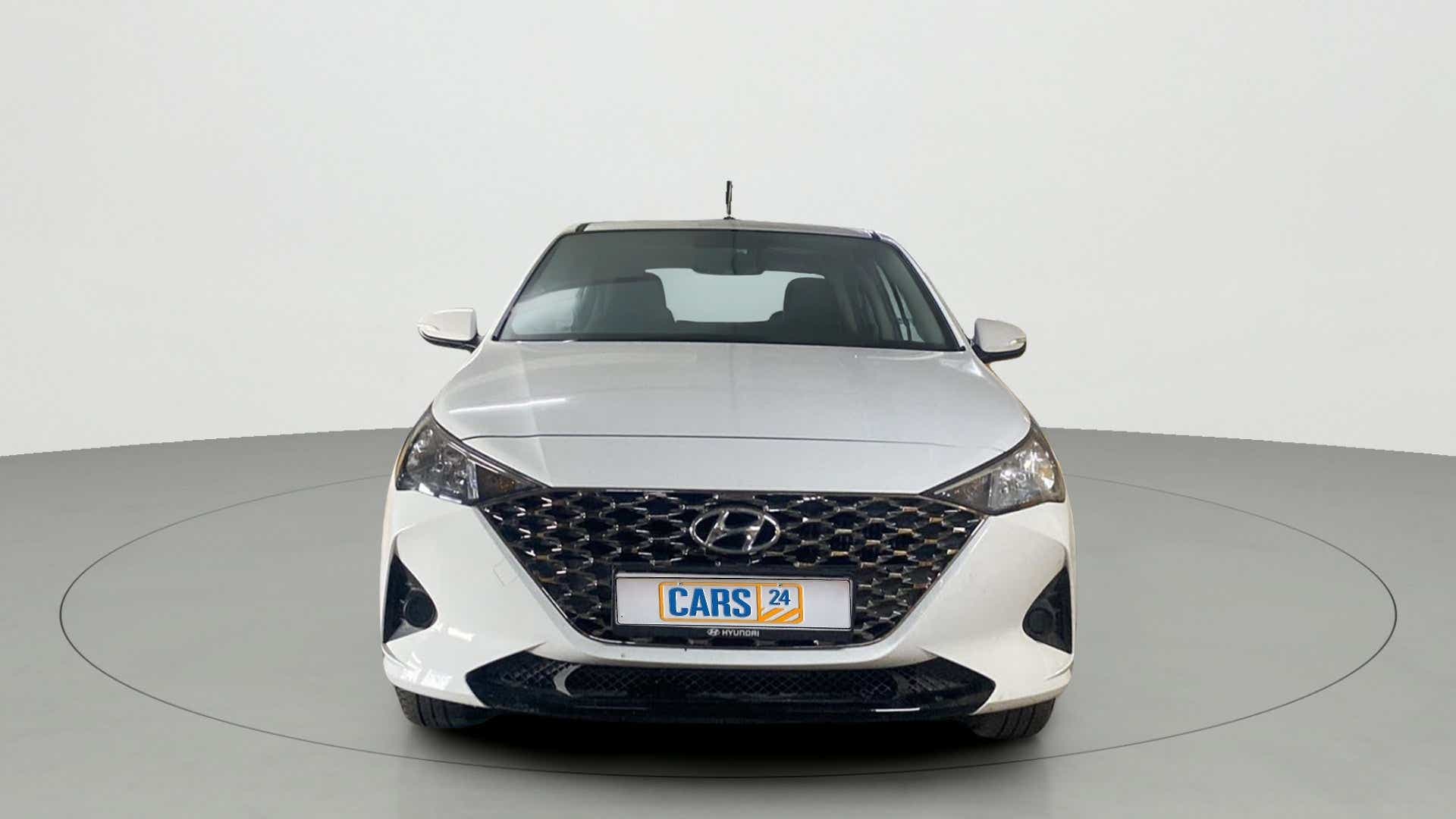 Front view of a Hyundai Verna