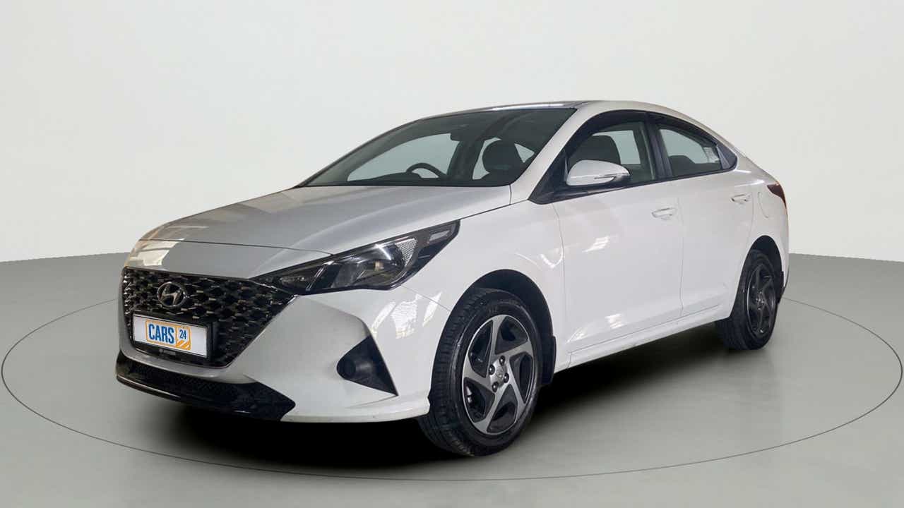 Front three-quarter view of a Hyundai Verna