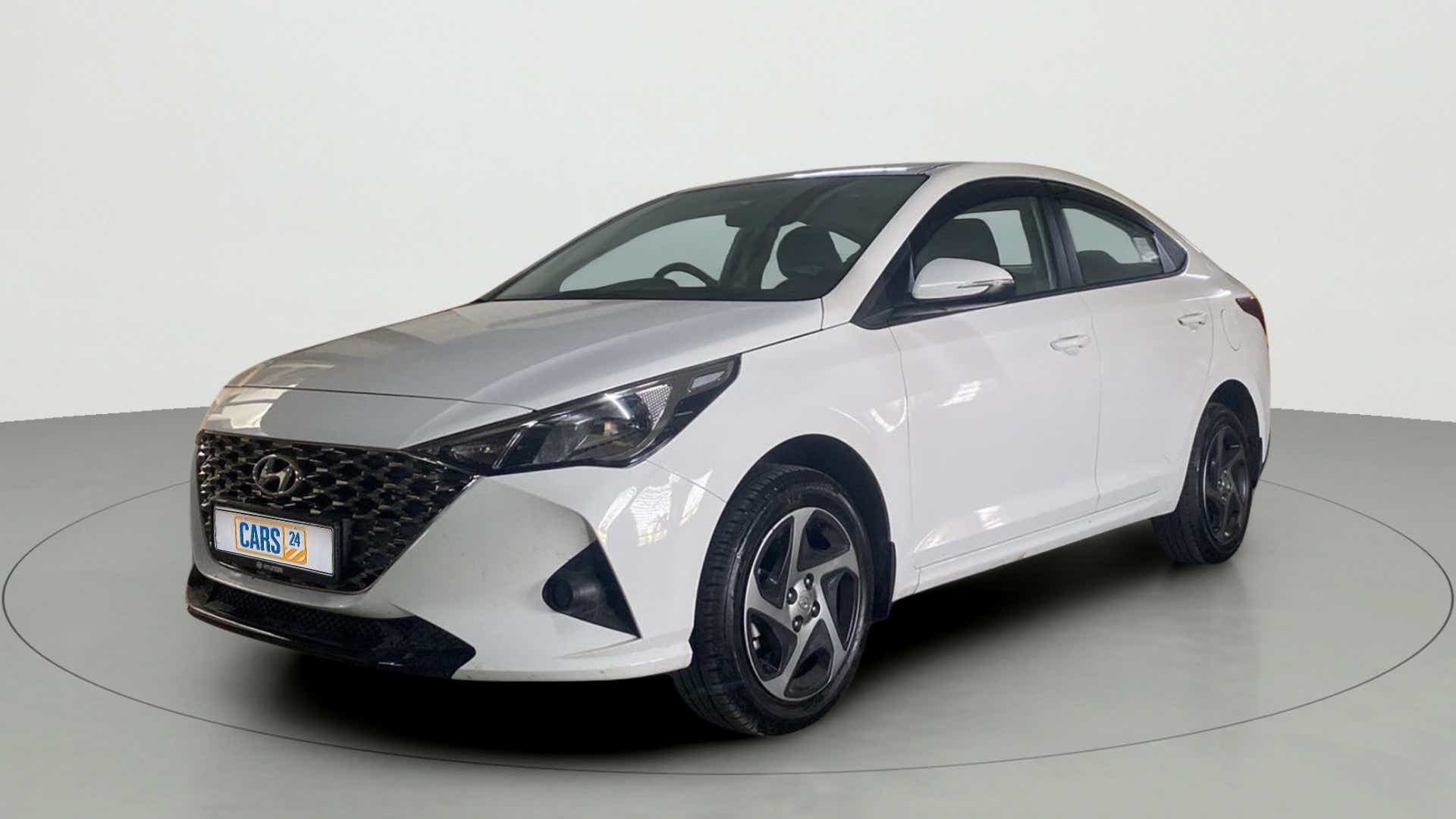 Front three-quarter view of a Hyundai Verna