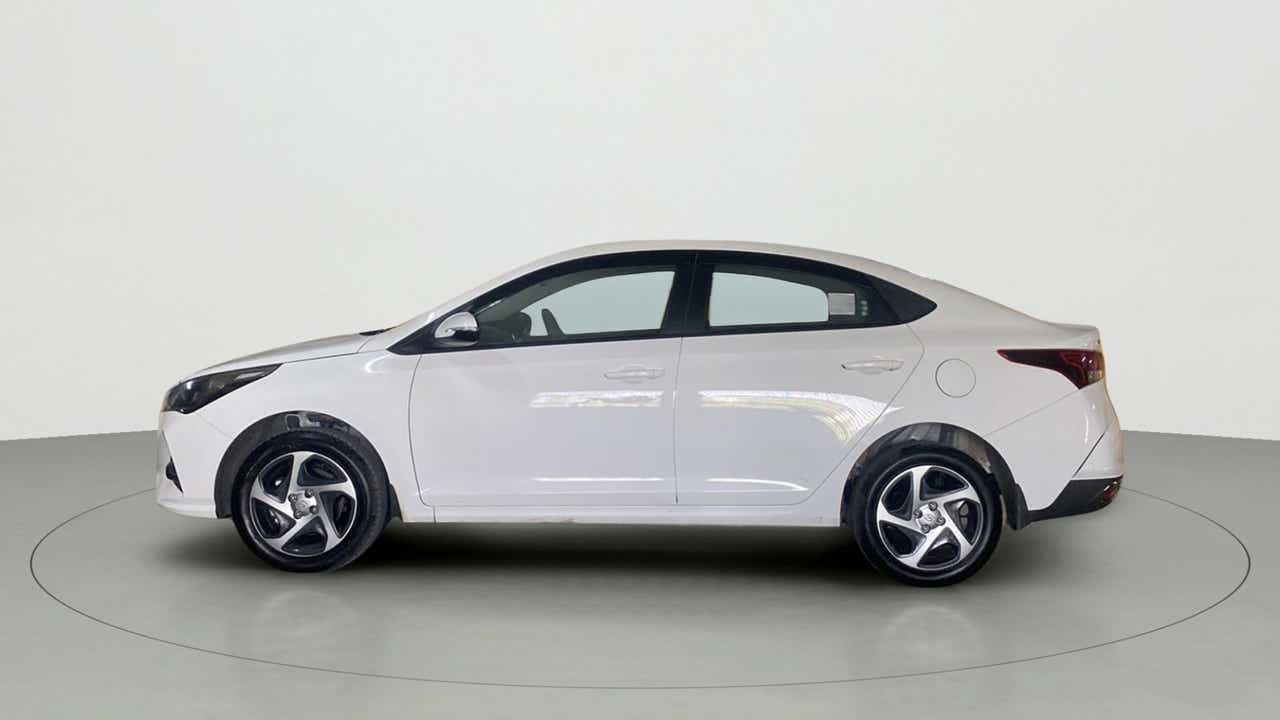 Side view of a Hyundai Verna