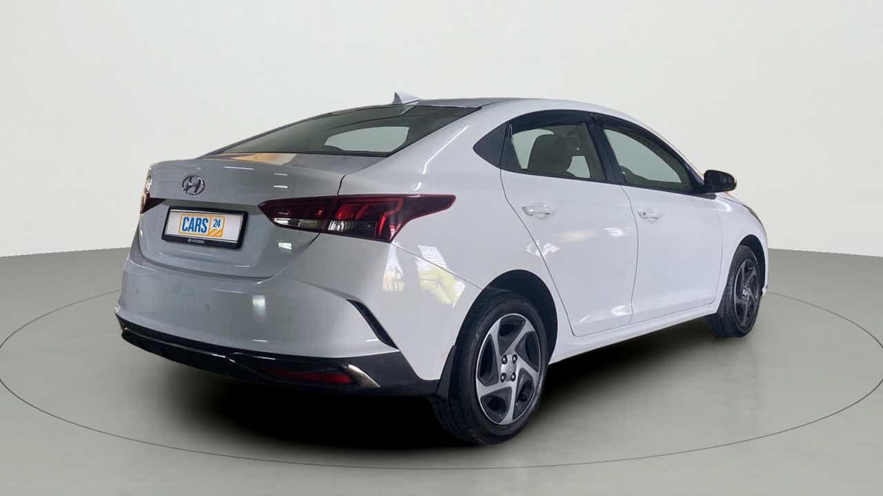 Rear three-quarter view of a Hyundai Verna