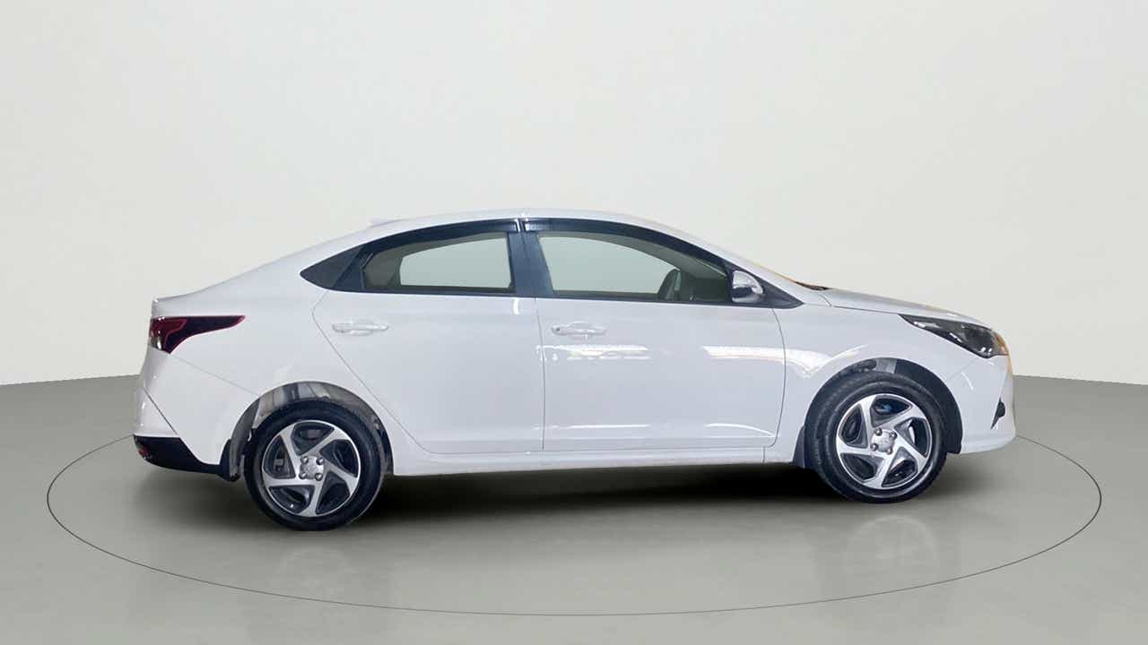 Side view of a Atlas White Hyundai Verna