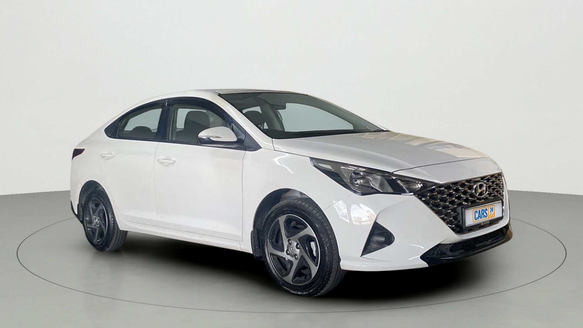 Front three-quarter view of a Hyundai Verna