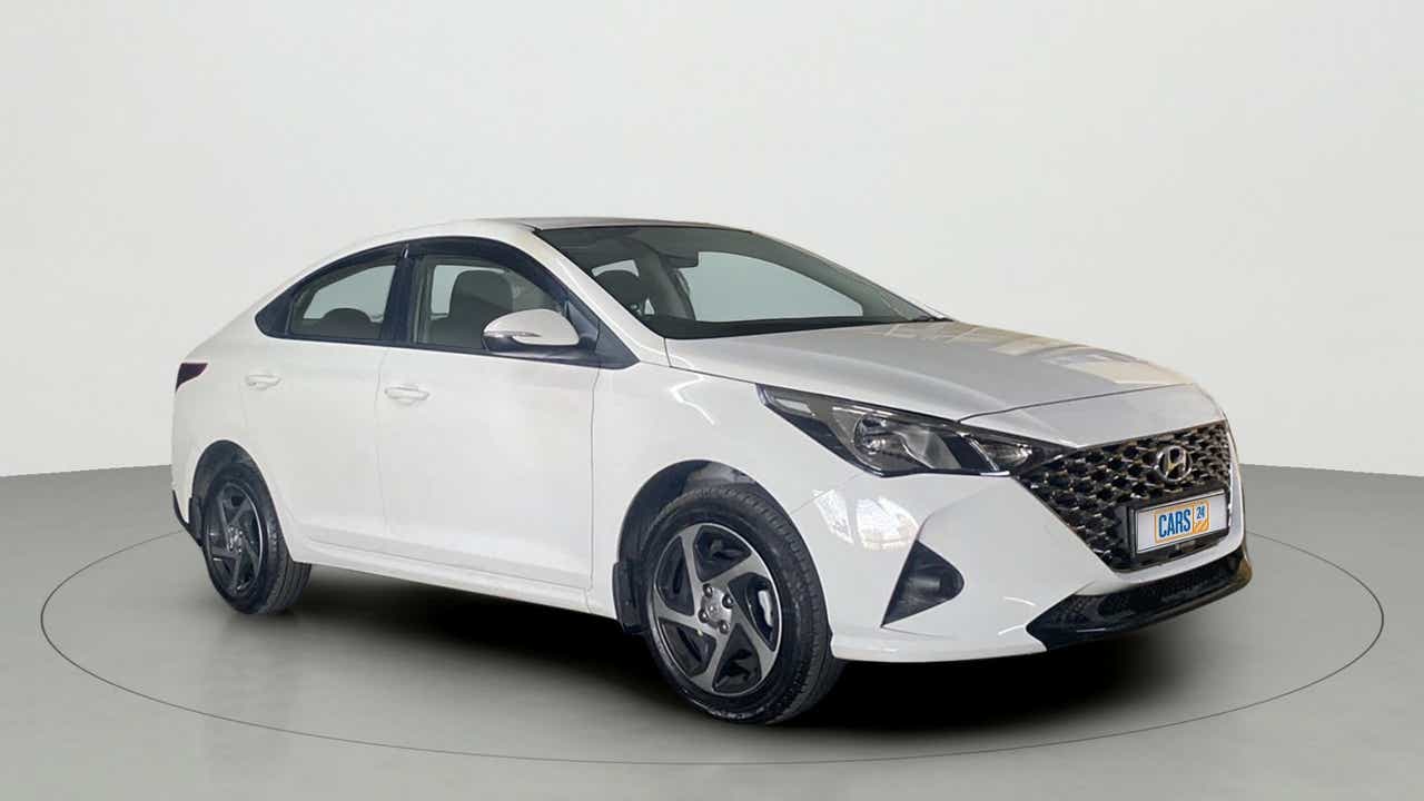 Front three-quarter view of a Hyundai Verna