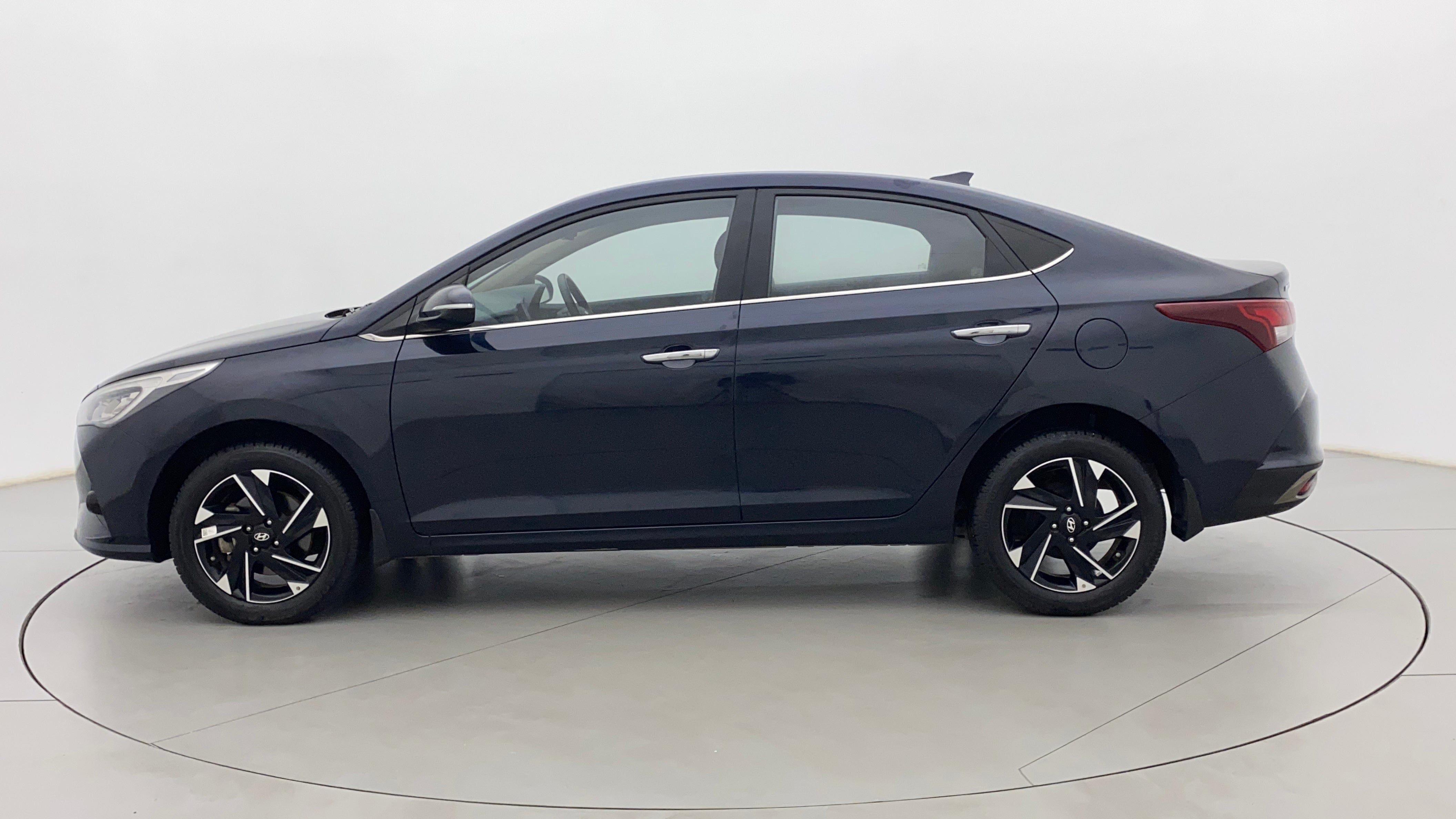 Side view of a Hyundai Verna